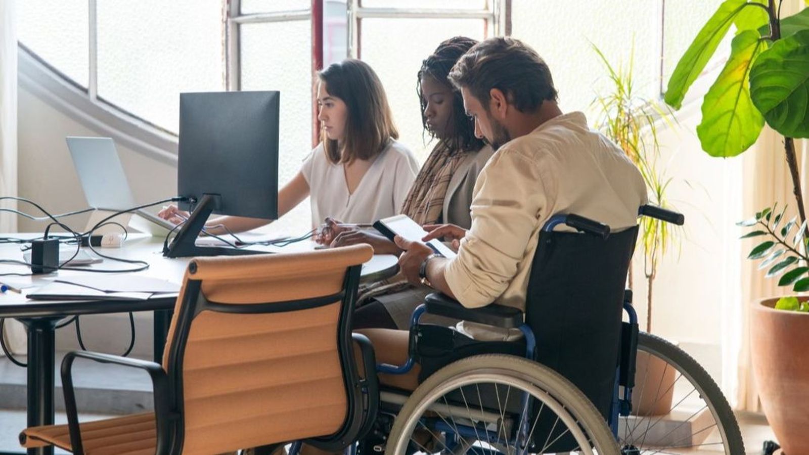 Personas con discapacidad trabajando