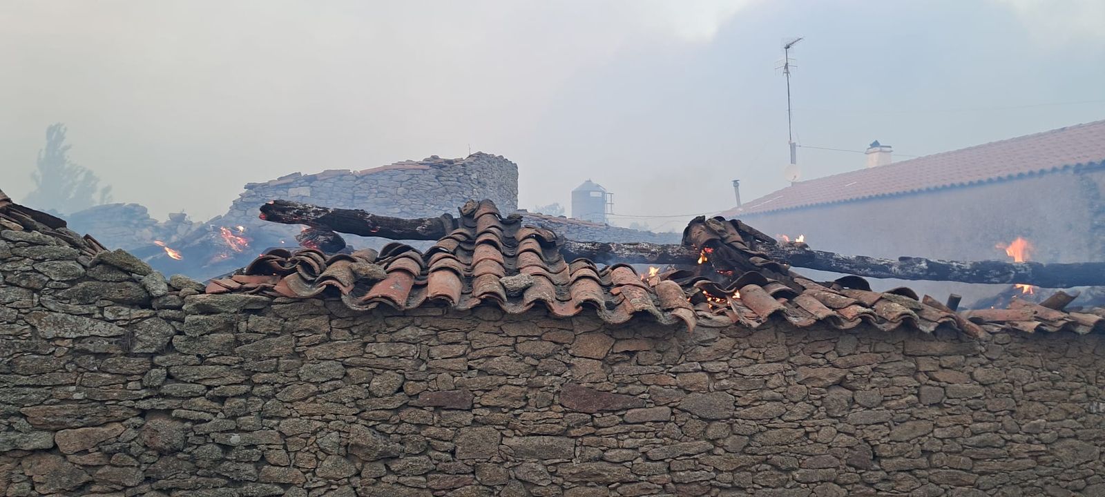 Casas quemadas en Cerezal de Puertas (3).jpeg