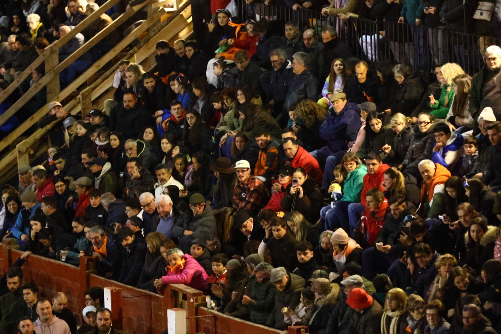 Capa y desencierro de tarde de lunes en el Carnaval del Toro 2026