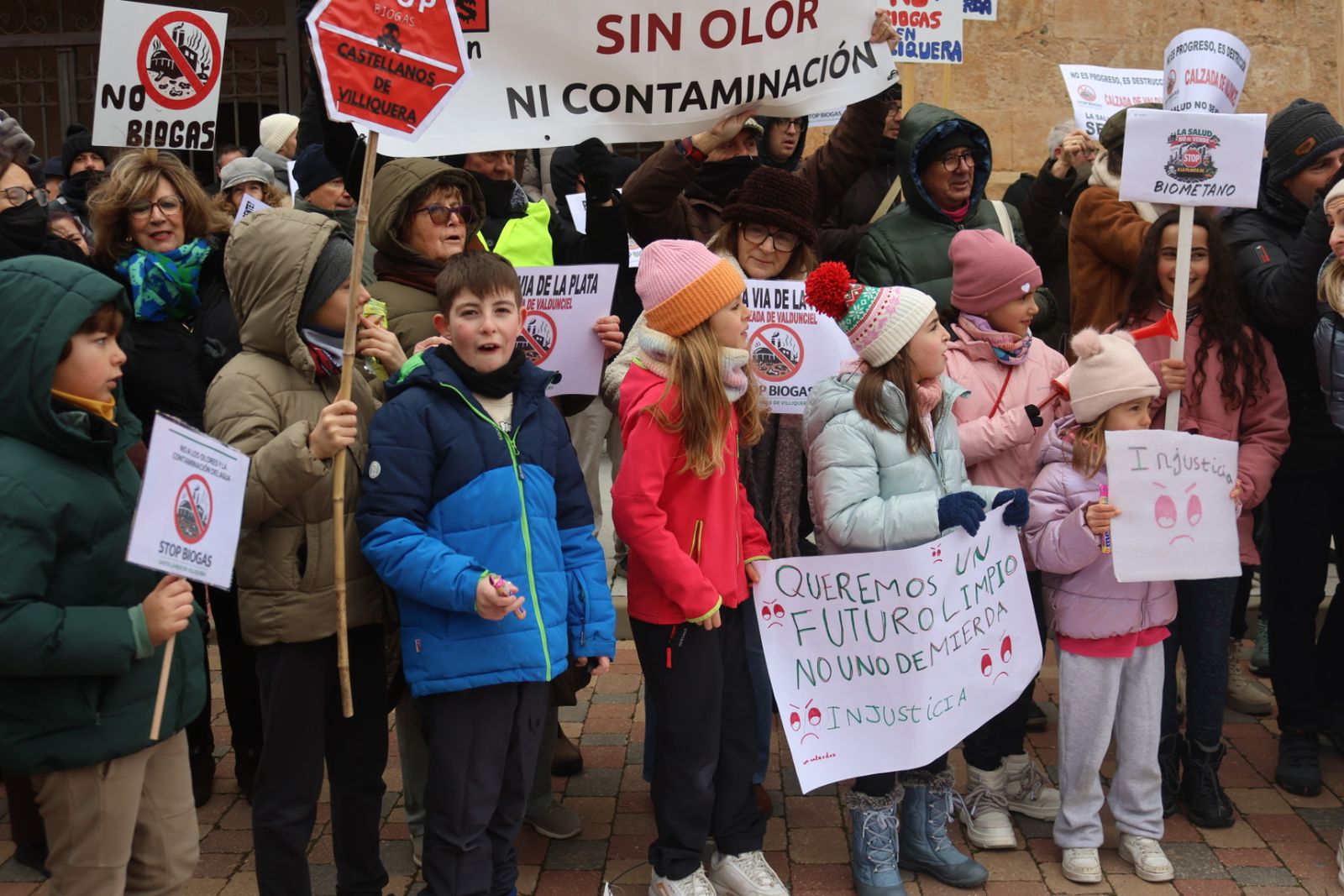 Protesta ciudadana por la planta de biogas en Castellanos de Villiquera