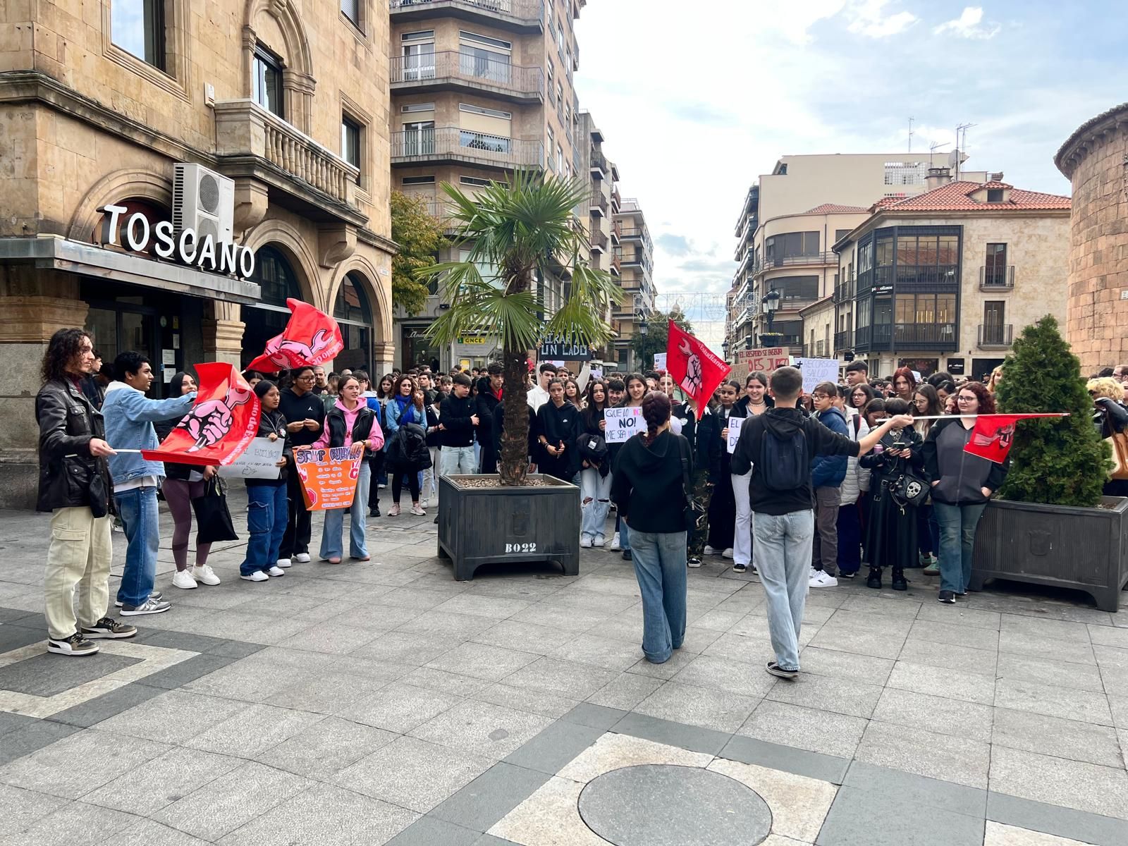 El Sindicato de Estudiantes de Salamanca reune a más de cien personas para poner "freno" al acoso escolar
