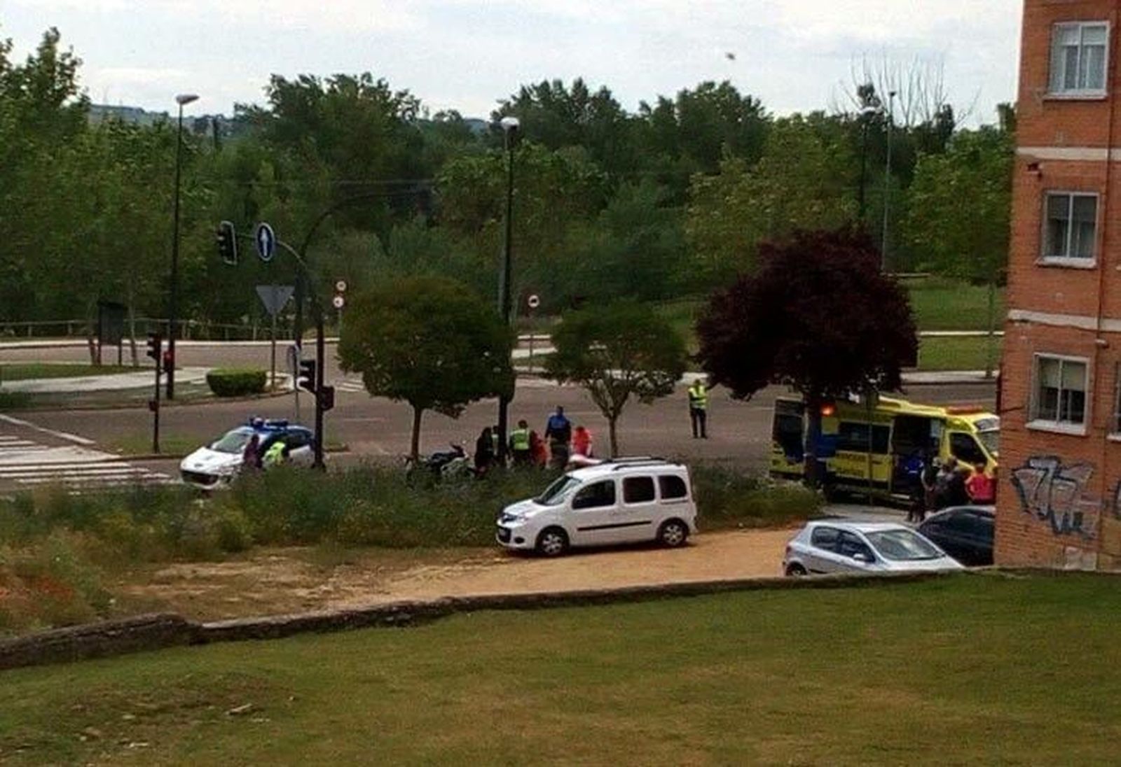 Un peatón herido tras ser arrollado por una moto en la carretera de la Aldehuela