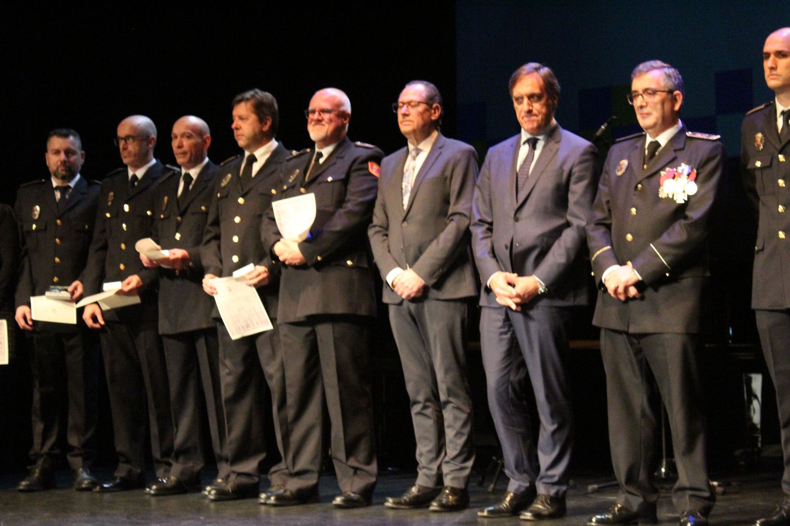 entrega-de-medallas-de-reconocimiento-a-la-policia-local-27