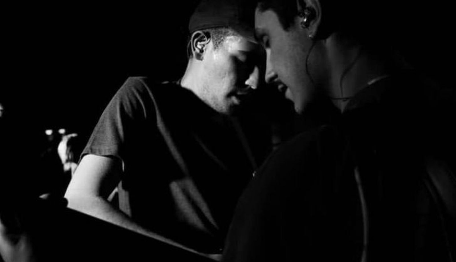 Miguel Espinoza y Victor J. Fry de Mi Niño en un concierto - Carlos Bartol