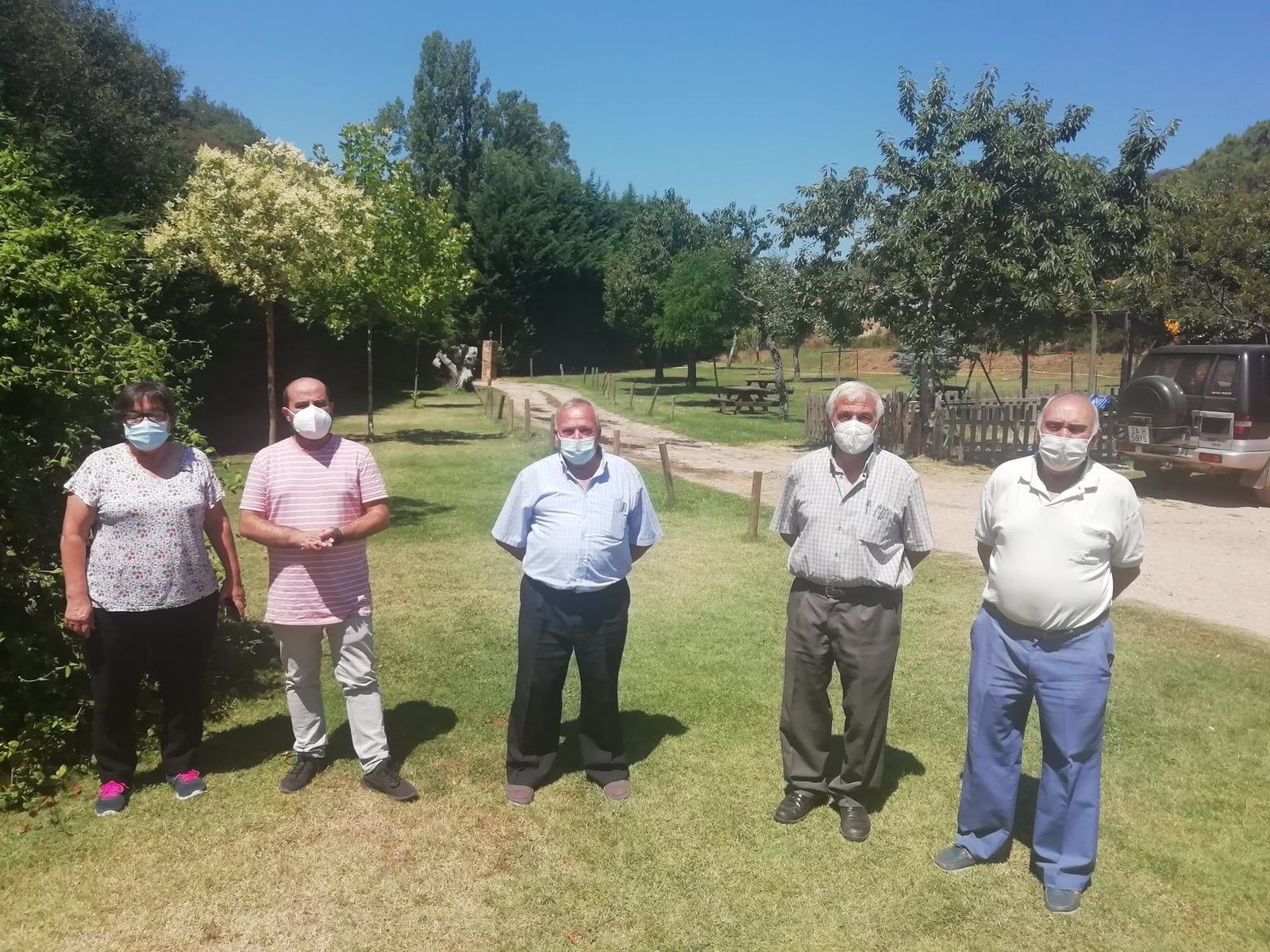 Visi Peral, Eduardo Folgado, David Martínez, Paulino Gutiérrez y Secundino Barrón en la visita a Ayóo y Congosta de Vidriales