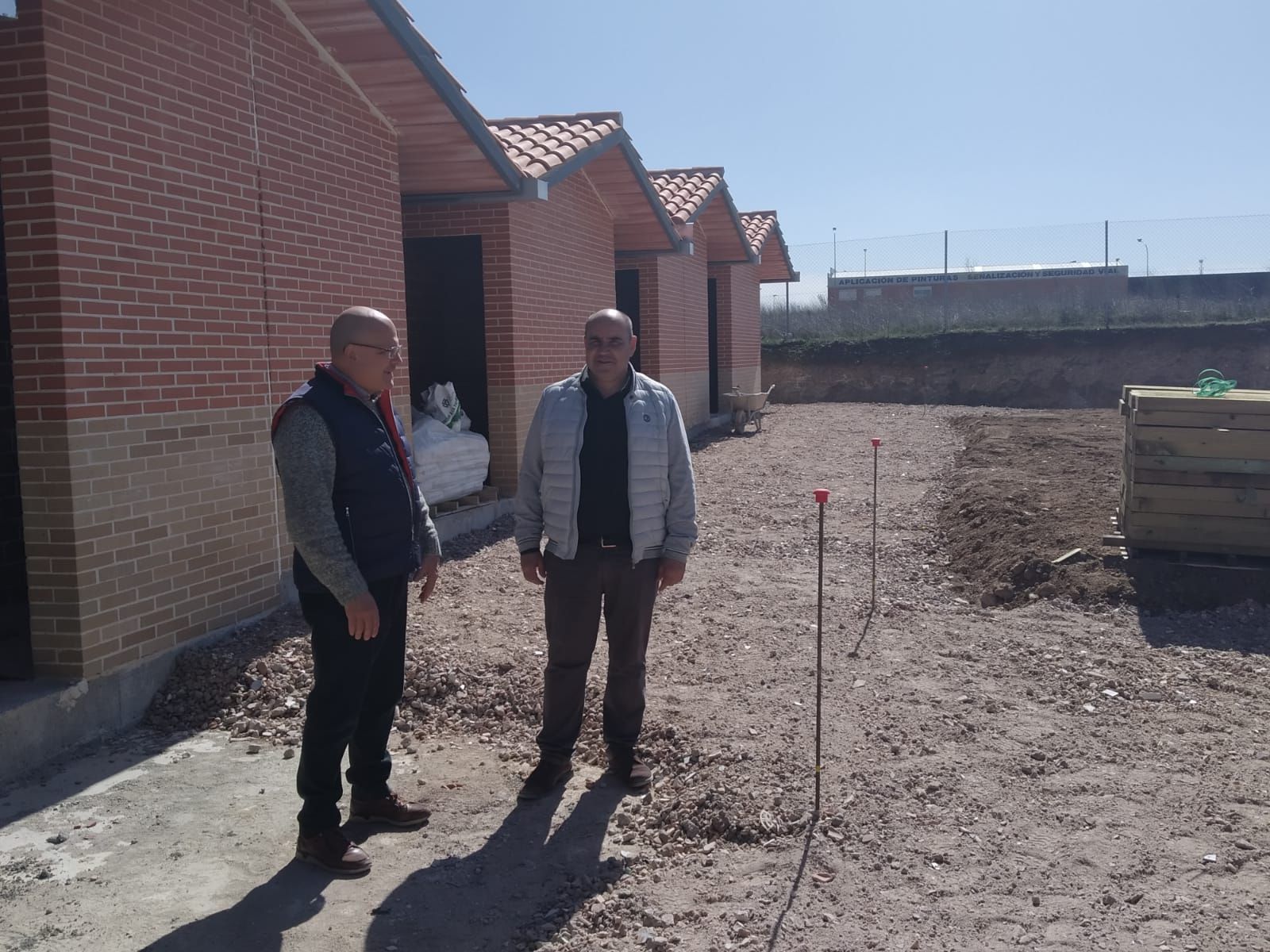 Nuevas casetas de aperos en los huertos familiares de Villares de la Reina (1)