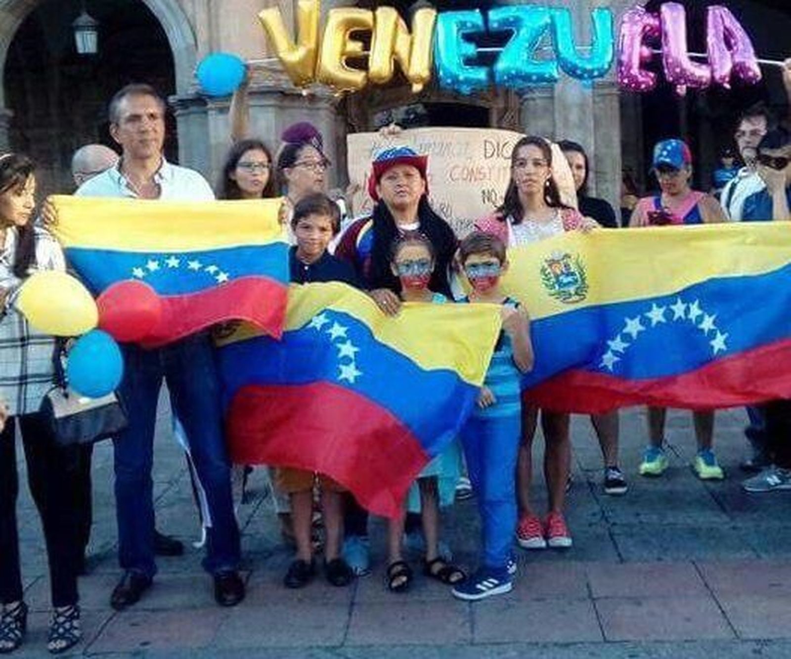 “Apenas hablamos con la familia porque las comunicaciones están controladas y hay censura”