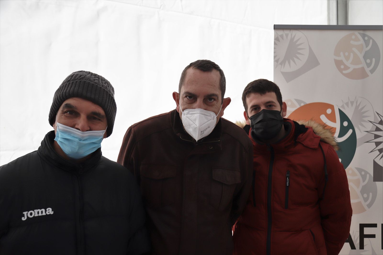 Javier Hernández, en el centro, posa junto a sus compañeros