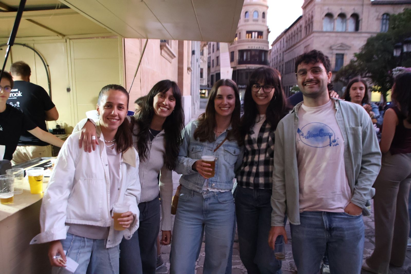 Ambiente de las casetas el  jueves por la tarde noche