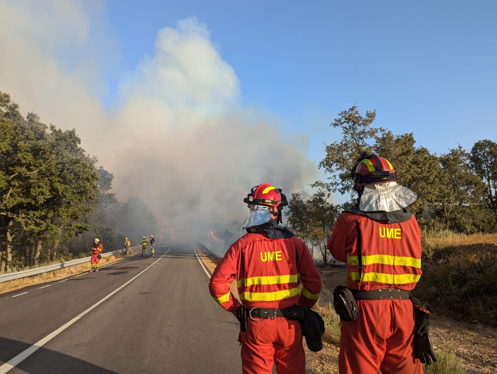 La UME llega a El Payo para colaborar con la extinción del incendio.jpeg