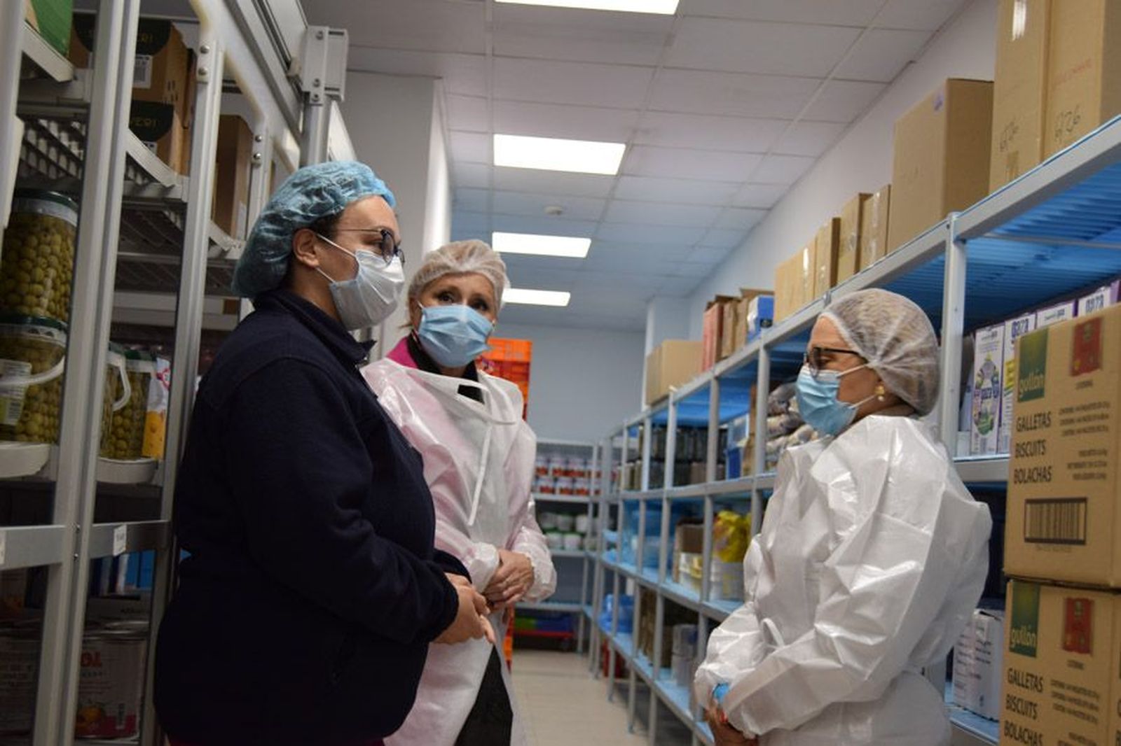 La delegada territorial, Leticia García, visita la cocina de línea fría del Complejo Asistencial de Zamora, tras las obras de mejora (2)