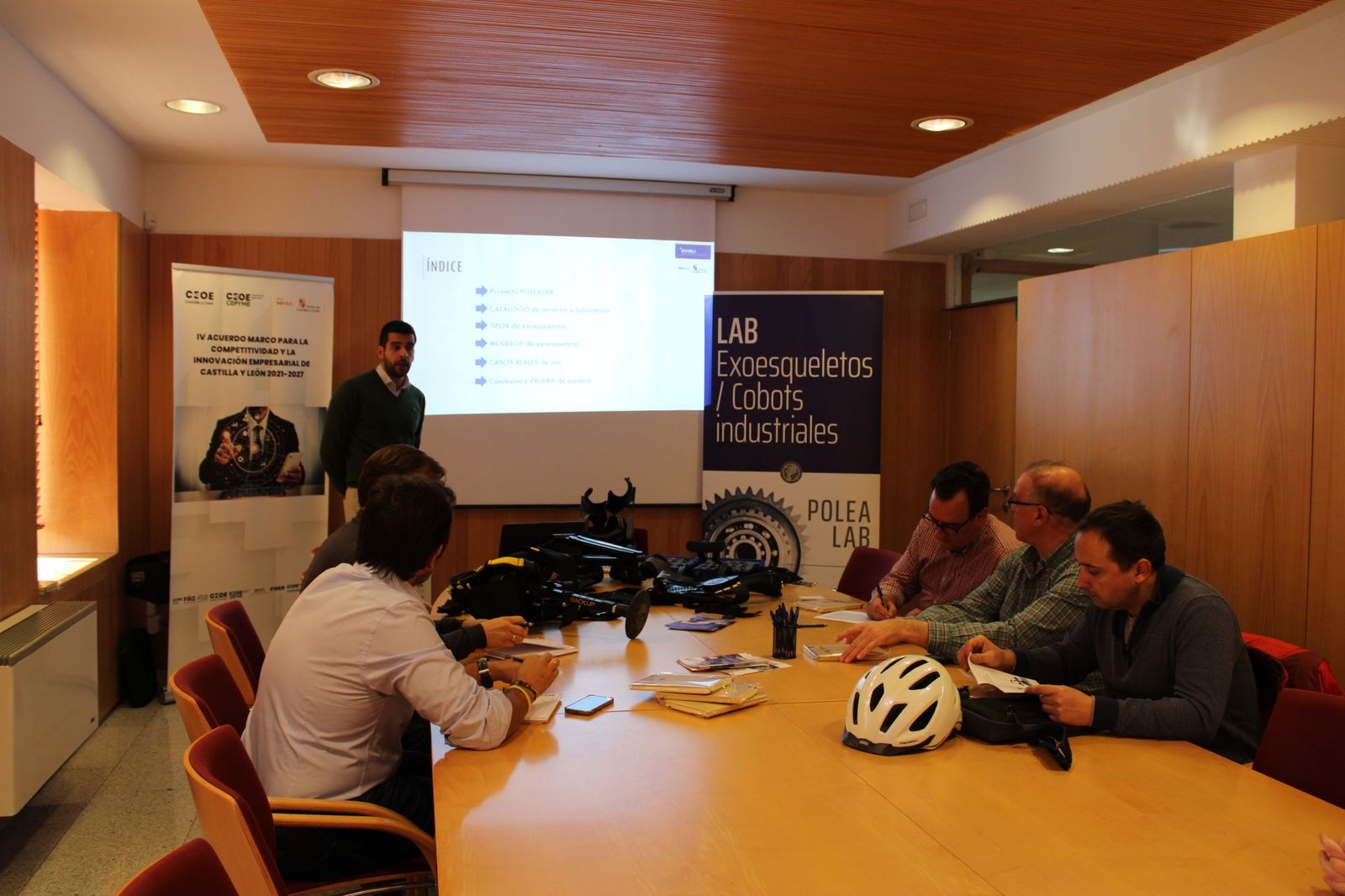 Demostración del funcionamiento de exoesqueletos industriales