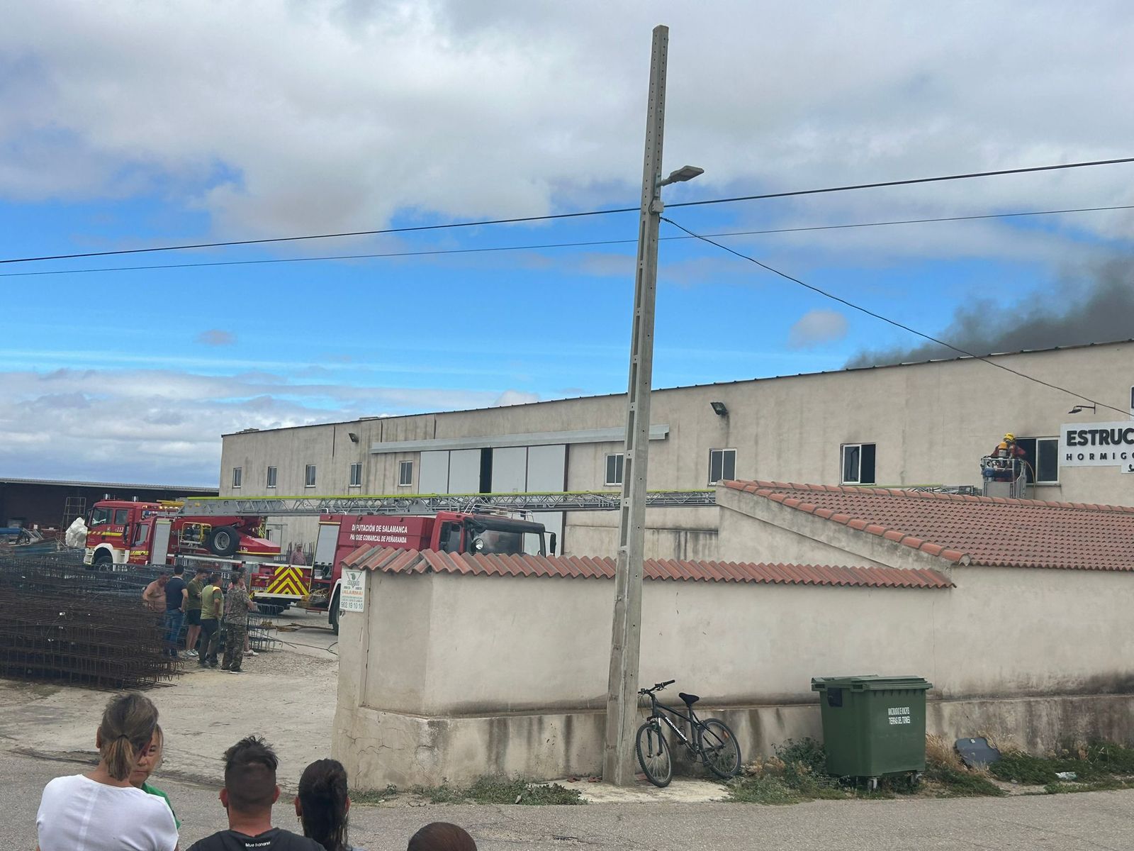 Alarma en Garcihernández por el incendio de una nave