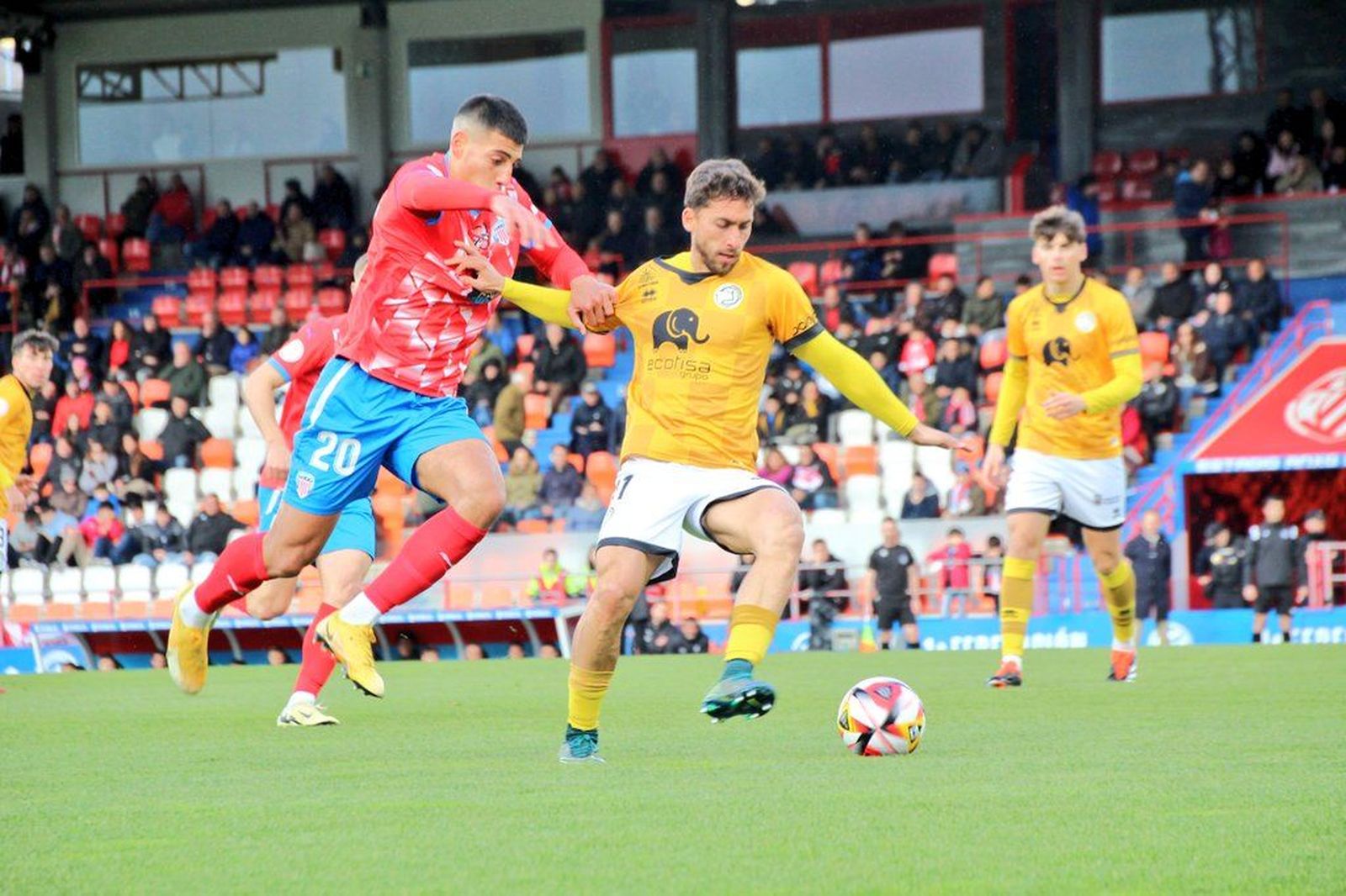 Álvaro Gómez pugna con Thiago Ojeda | FOTO UNIONISTAS CF