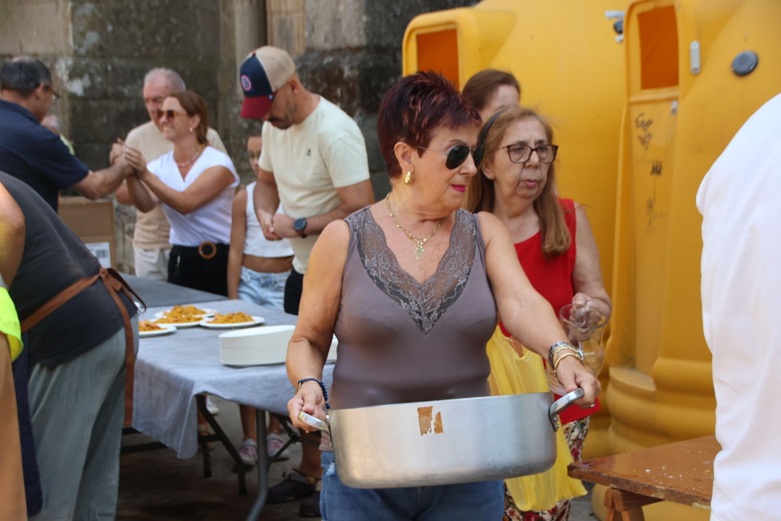 Masueco paella popular en la plaza