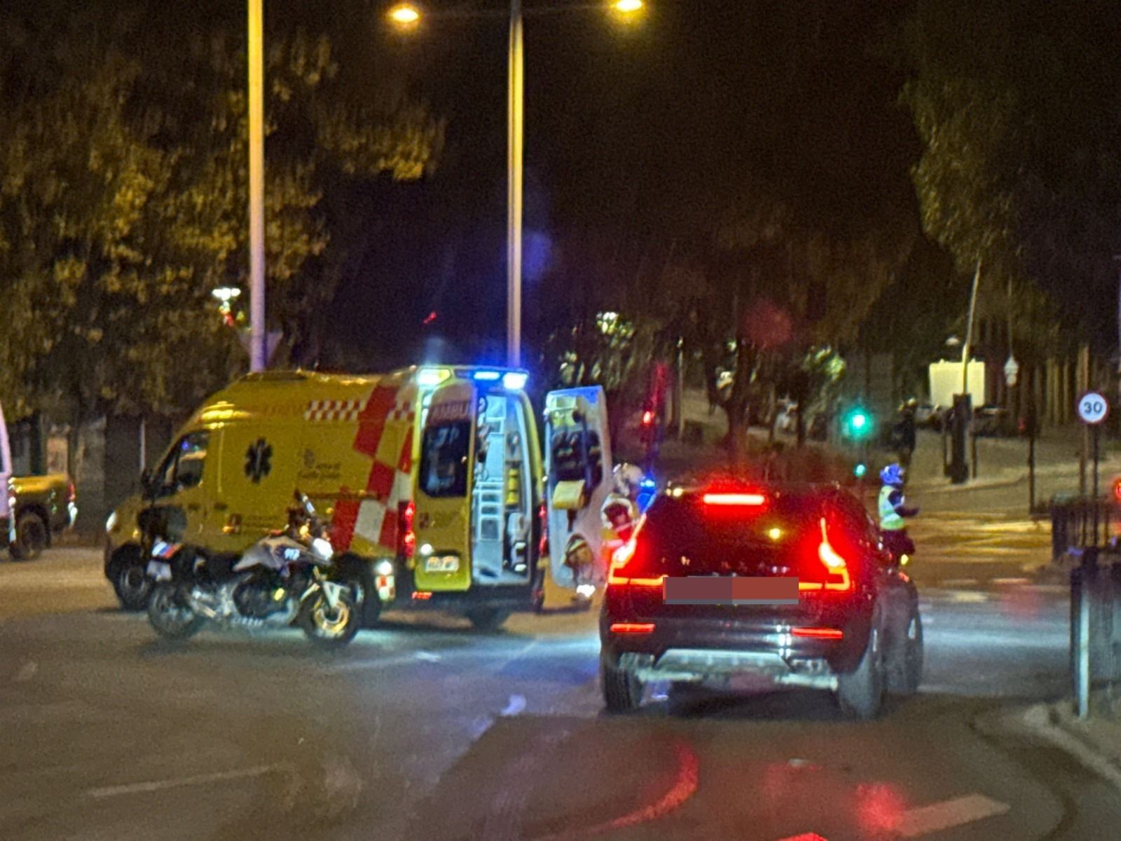Un herido en una colisión entre un patinete y un coche en Plaza España a primera hora del sábado