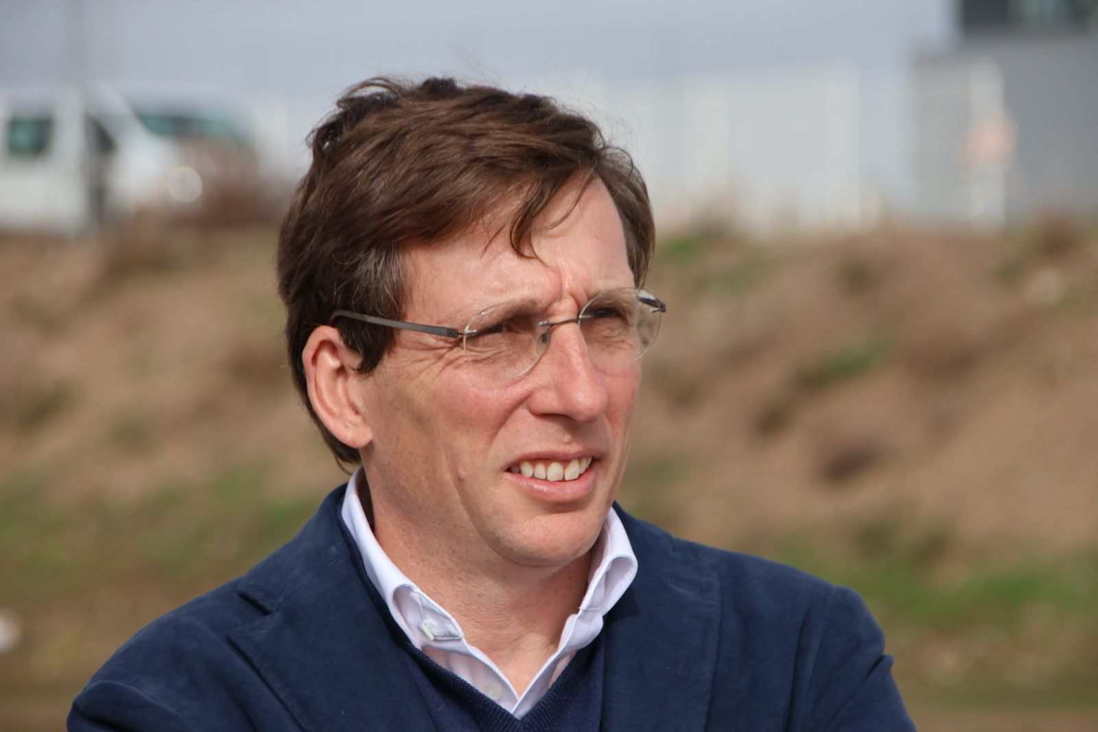 José Luis Martínez Almeida y Carlos García Carbayo, atienden a los medios de comunicación antes de realizar una visita al Puerto Seco de Salamanca