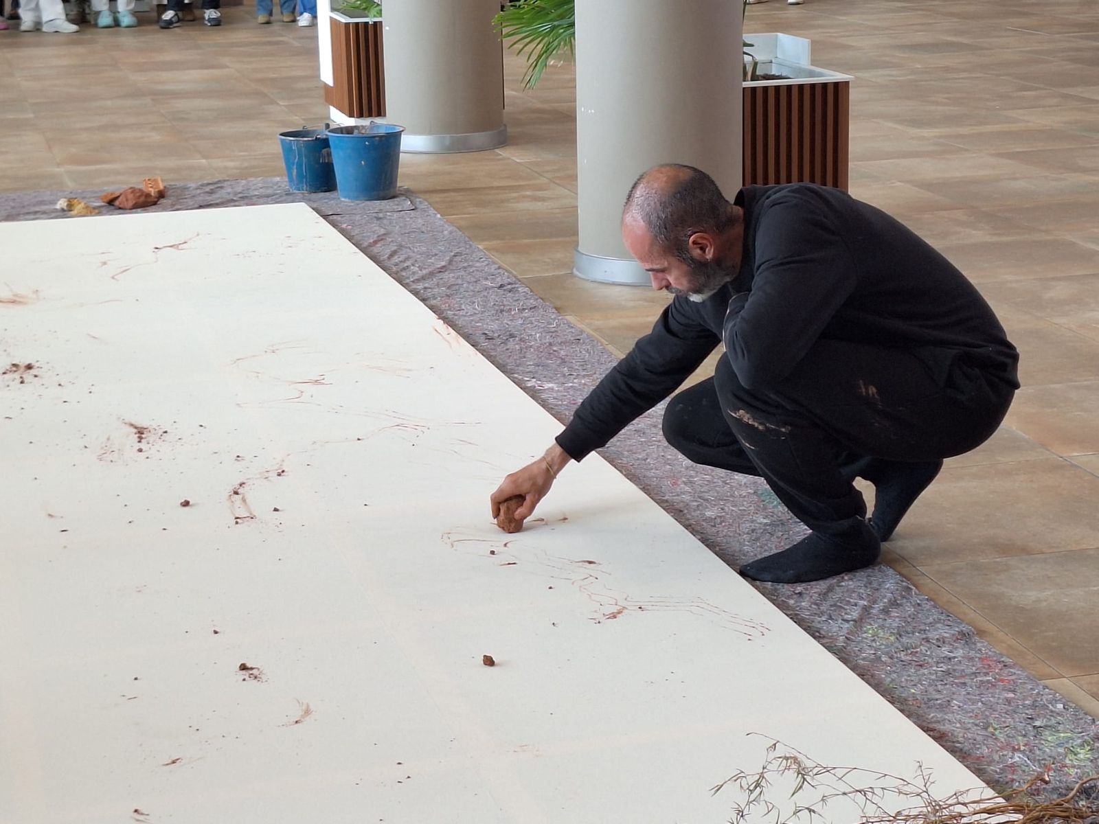 50º Aniversario del Hospital Clínico  Universitario con una intervención artística “Latidos  de barro” (4).jpeg