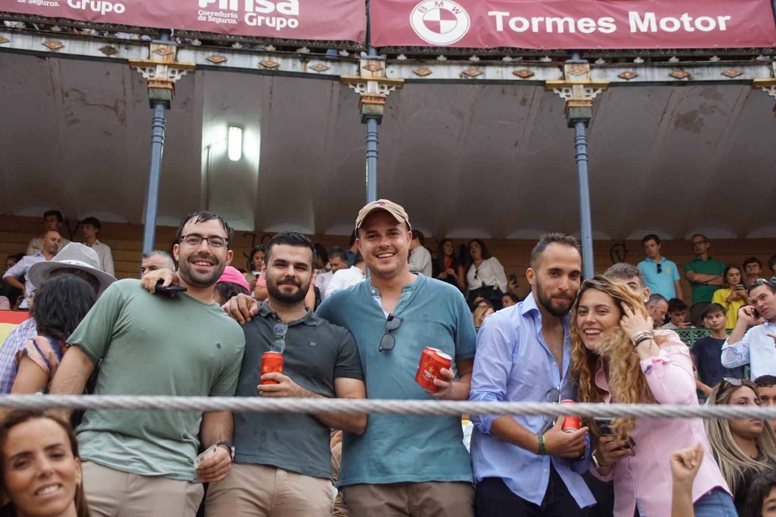 Expectación por ver los caballos de rejoneo en La Glorieta: imágenes del ambiente en los tendidos y en el patio de cuadrillas
