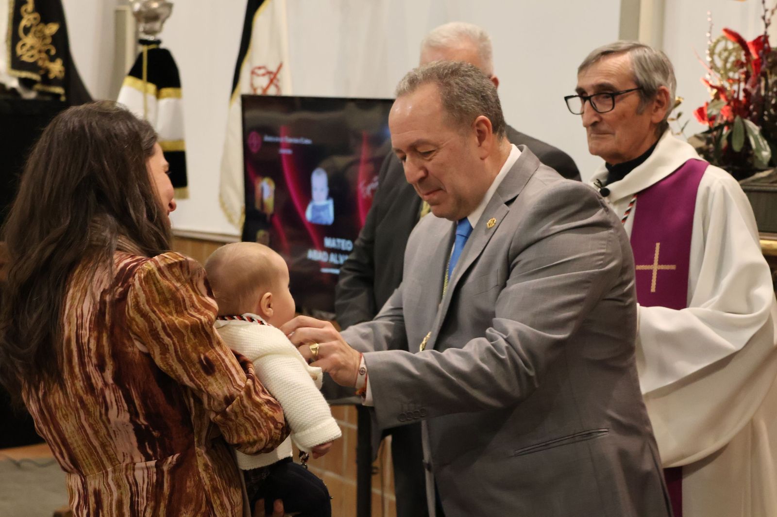Entrada de nuevos hermanos de la Hermandad de Jesús en Su Tercera Caída (12).JPG
