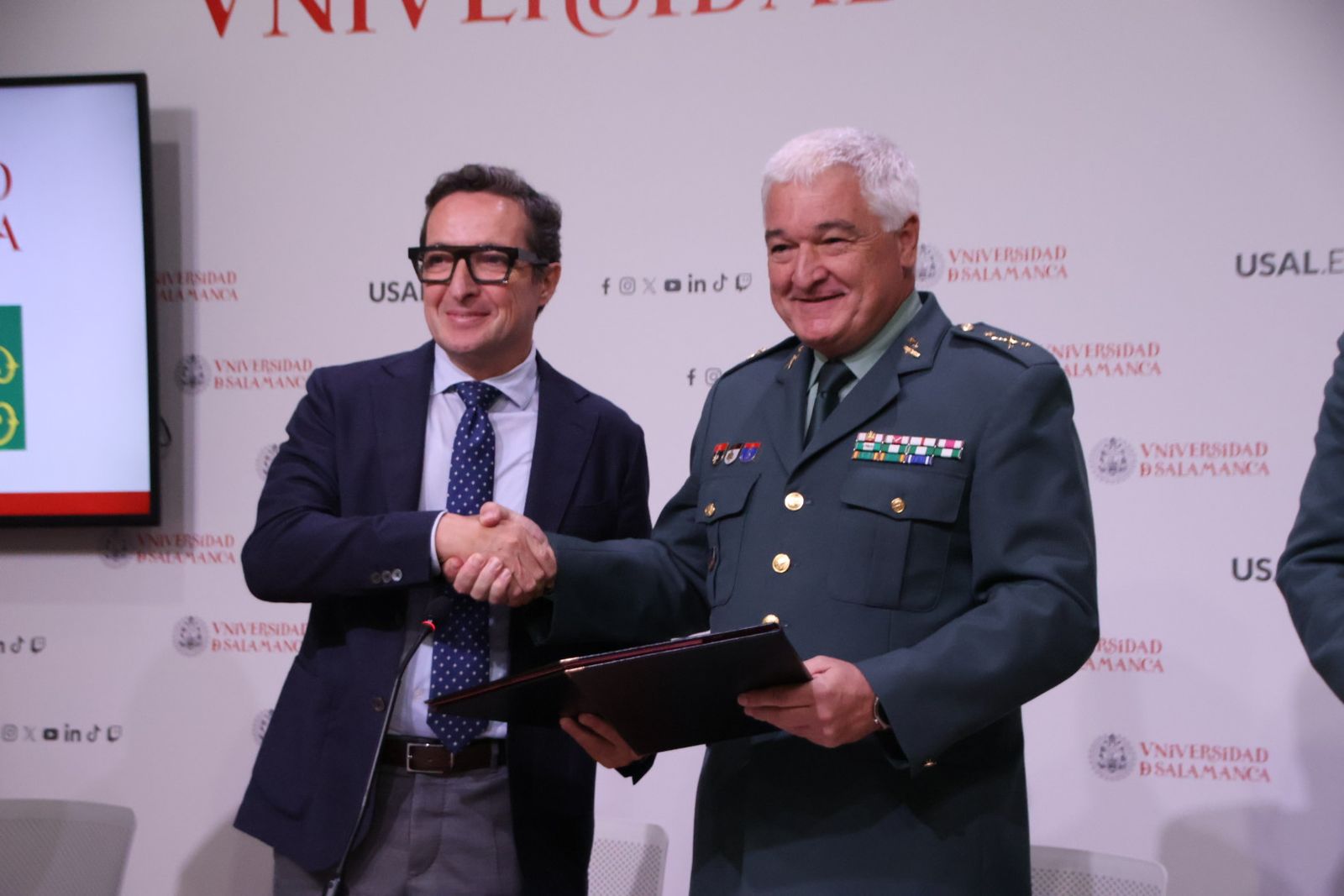 Firma de el protocolo general de actuación en materia de formación e investigación