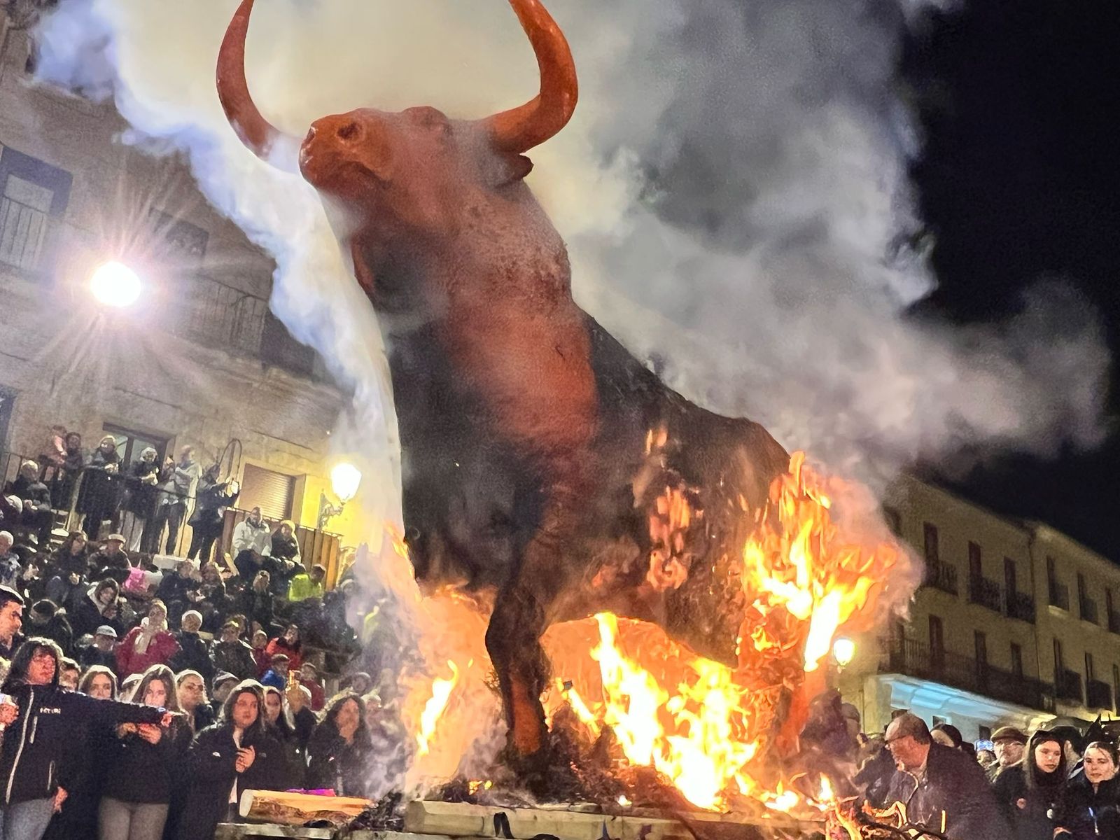 quema-del-toro-de-cenizos-carnaval-del-toro-ciudad-rodrigo-2025-30