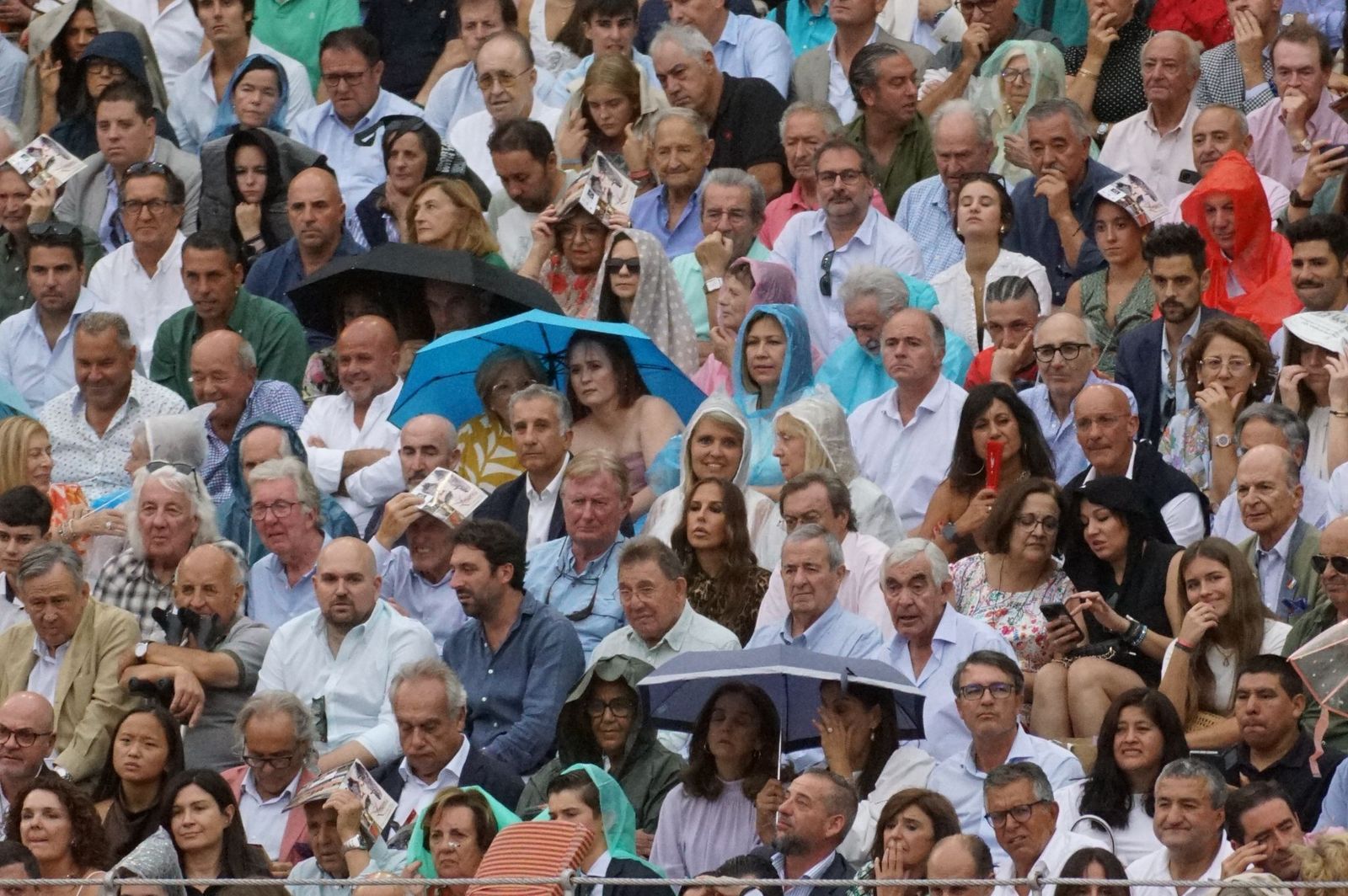 Gran ambiente en La Glorieta para la tarde de toros de Morante de la Puebla, Ismael Martín y Marco Pérez
