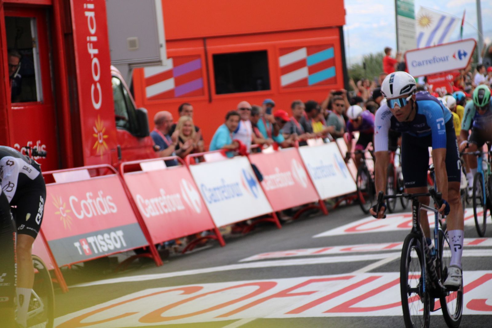 La Vuelta llega a Guijuelo y Philipsen se lleva el esprint