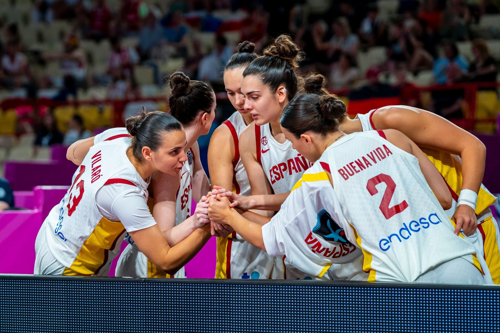 Piña de España en los cuartos de final del Eurobasket | FOTO BALONCESTO ESP