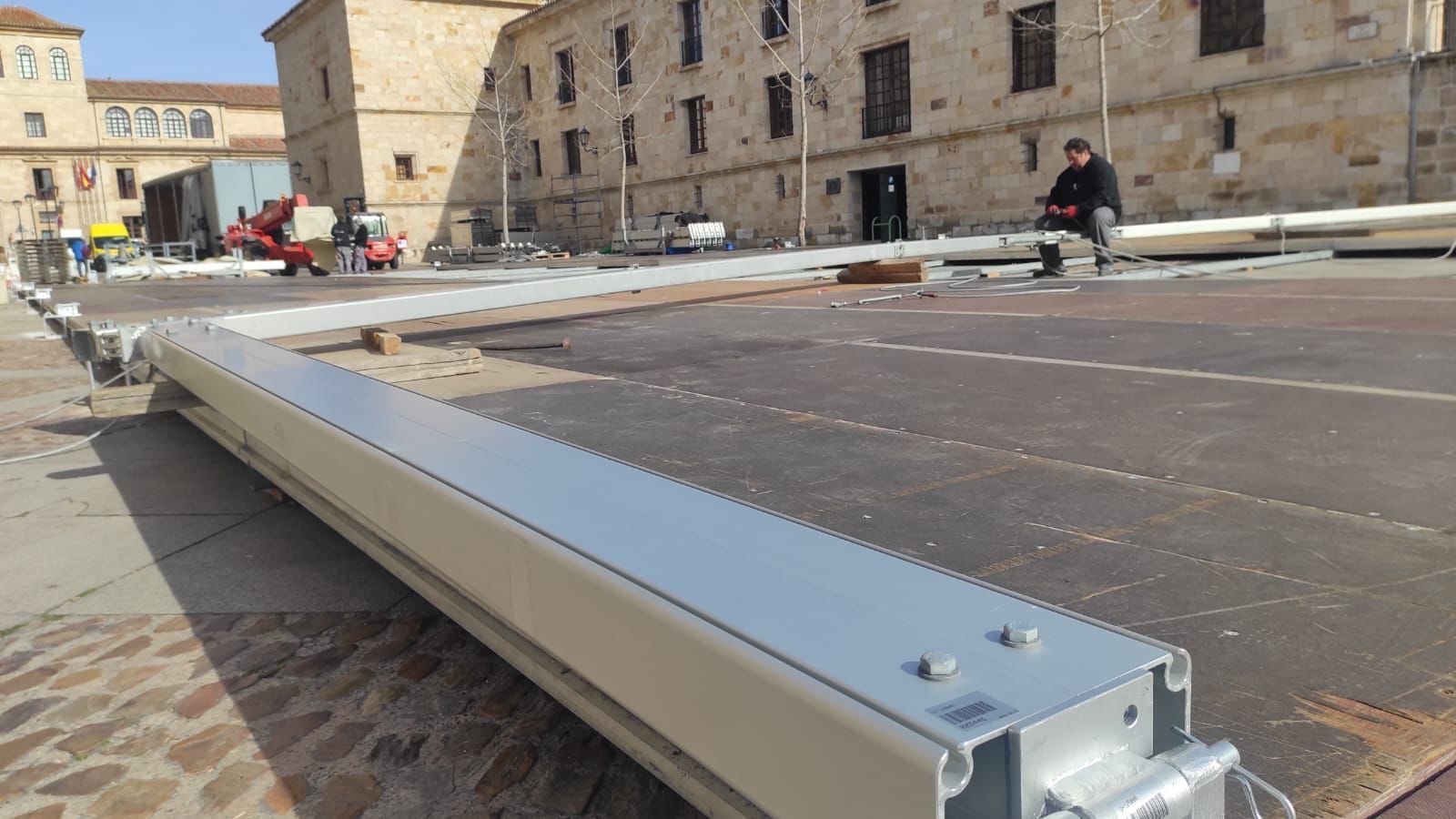 Montaje de la carpa provisional (1)