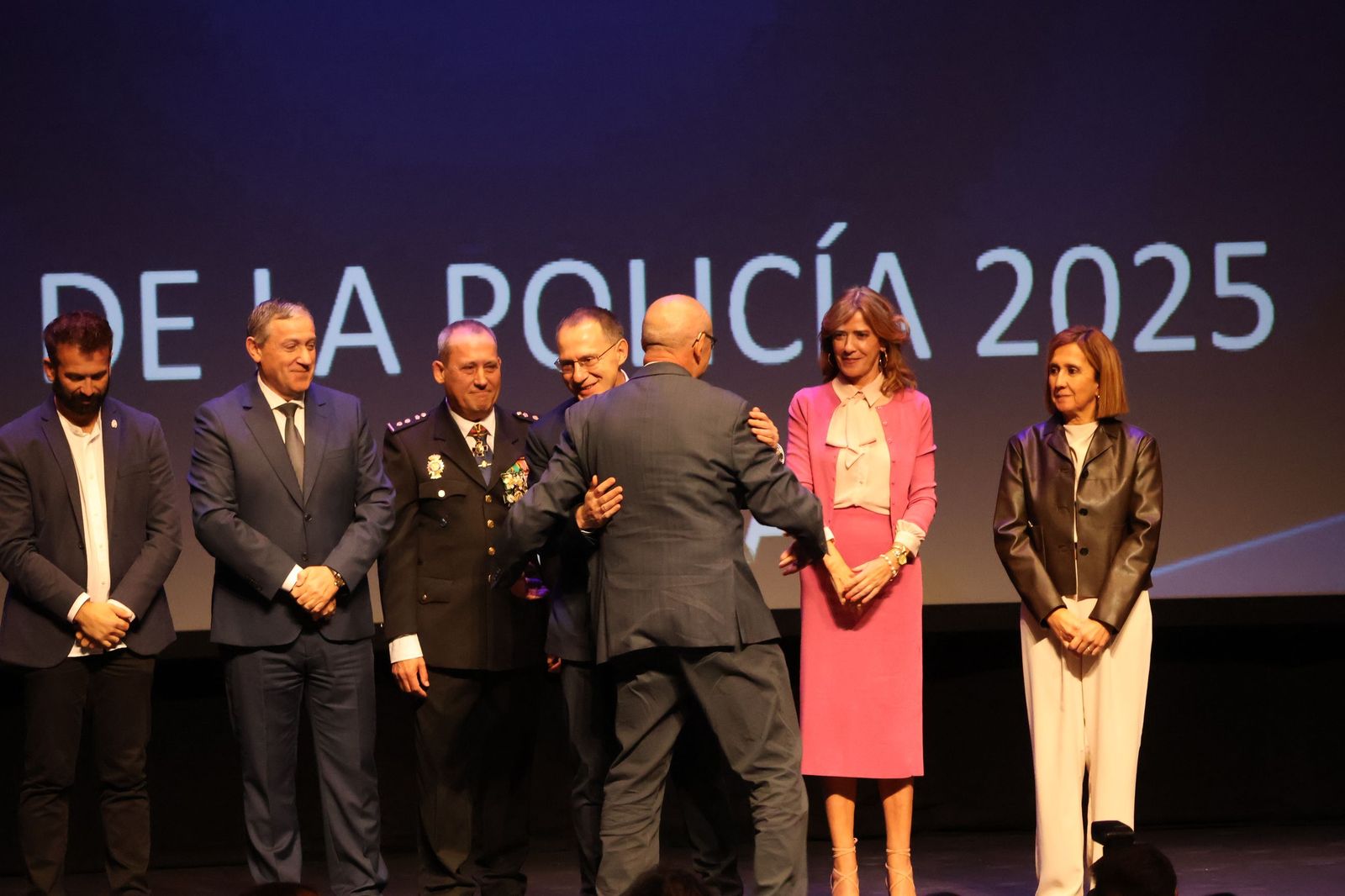 Ceremonia de imposición de condecoraciones a miembros de la Policía Nacional en honor a los Santos Ángeles Custodios