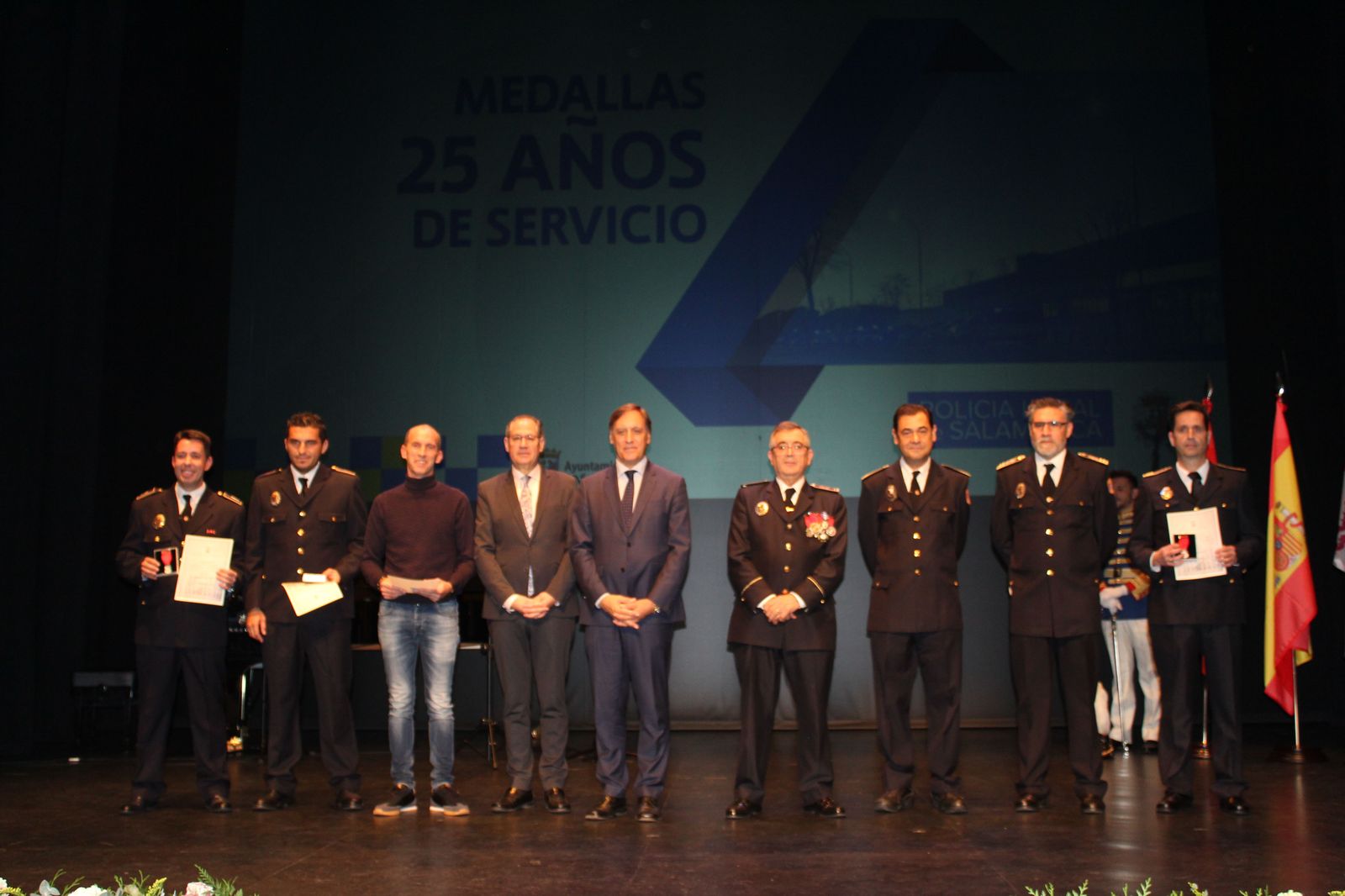 entrega-de-medallas-de-reconocimiento-a-la-policia-local-38
