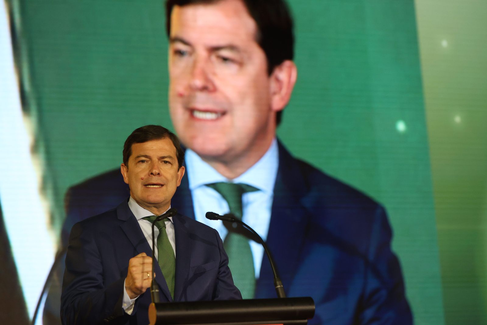 Alfonso Fernández Mañueco realizó ayer este anuncio en el Centro de Negocios de Benavente (Zamora). FOTO: ICAL