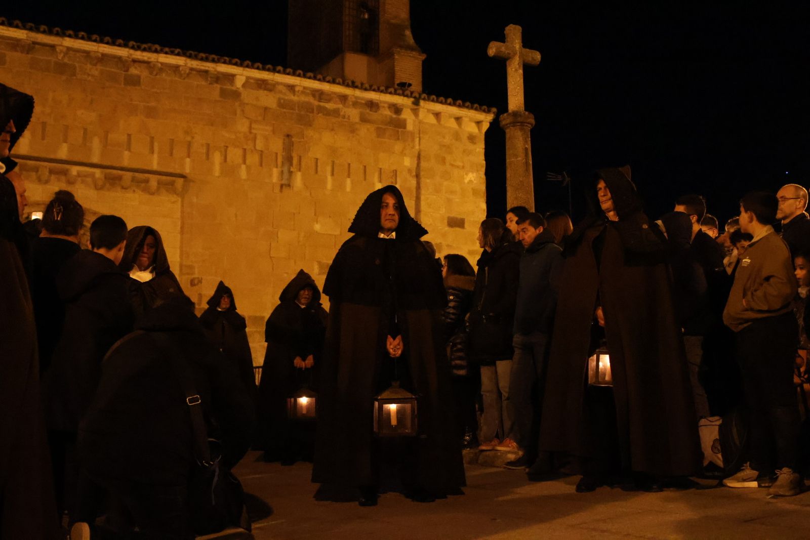 GALERÍA | Revive en imágenes la procesión de las Capas Pardas