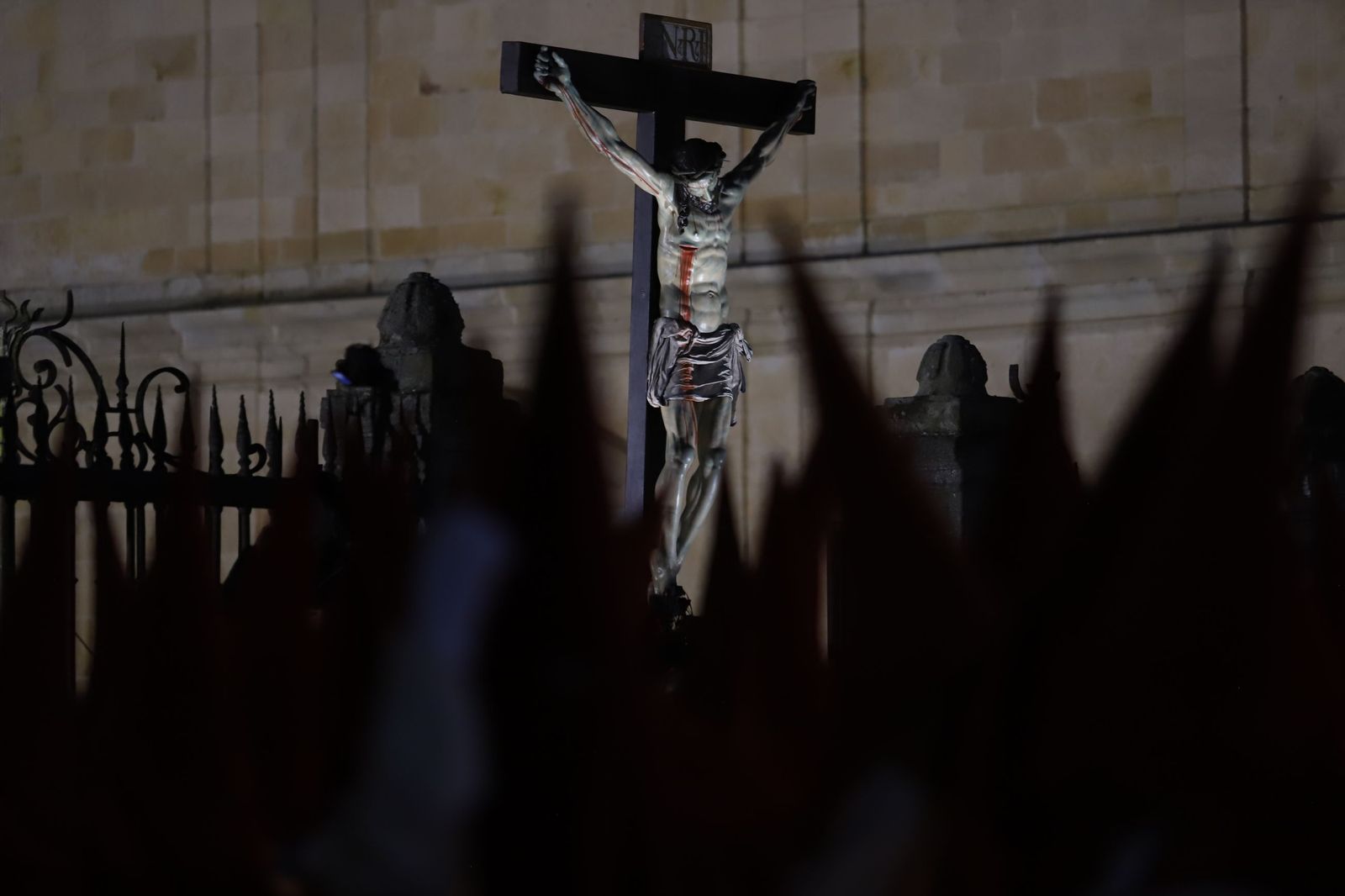 GALERÍA | Revive en imágenes la procesión del Silencio