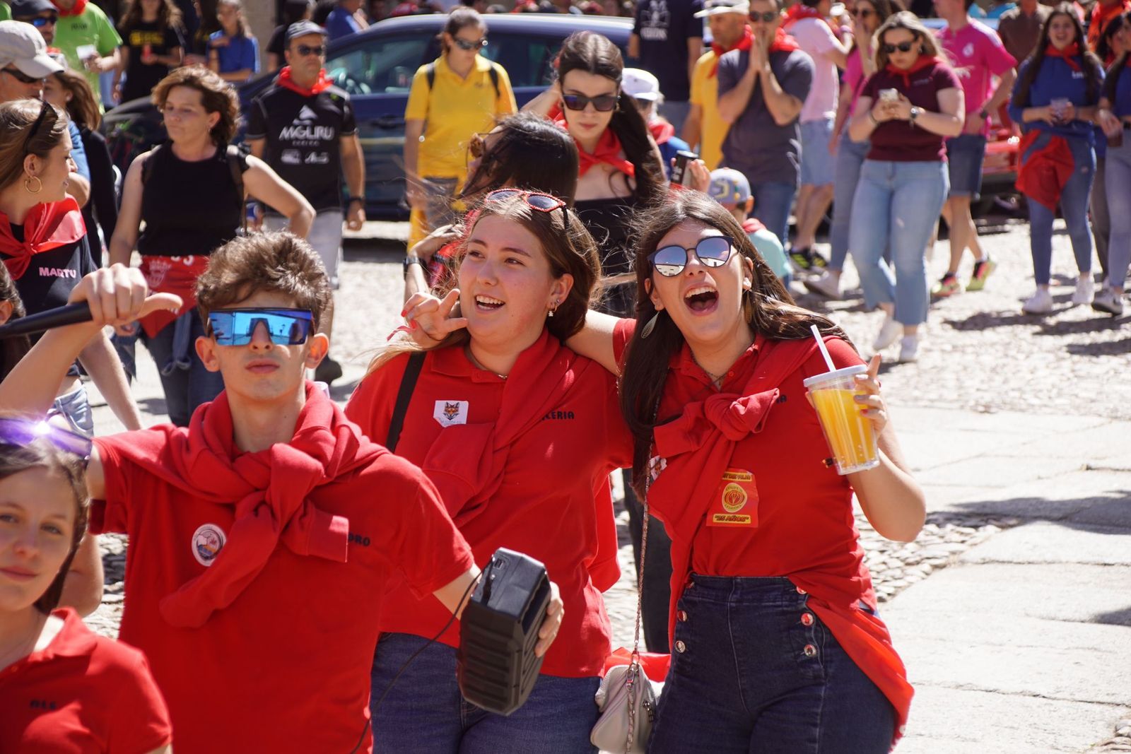 ledesma-calienta-motores-para-los-espantos-con-el-reparto-de-panuelos-y-la-salida-de-los-toros-del-prao-de-la-villa-53