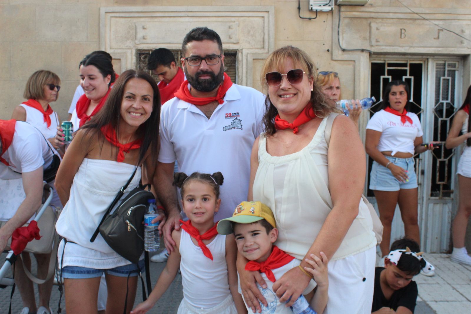 Castellanos de Moriscos. Paseo de peñas con la temática “Viva San Fermín”