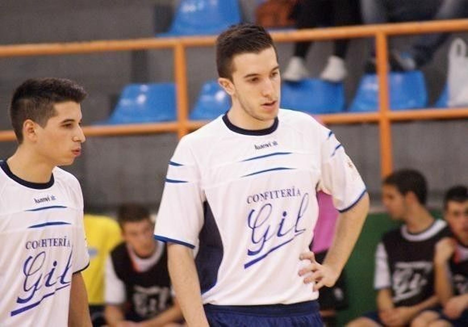 El Confitería Gil recibe al líder Cistierna