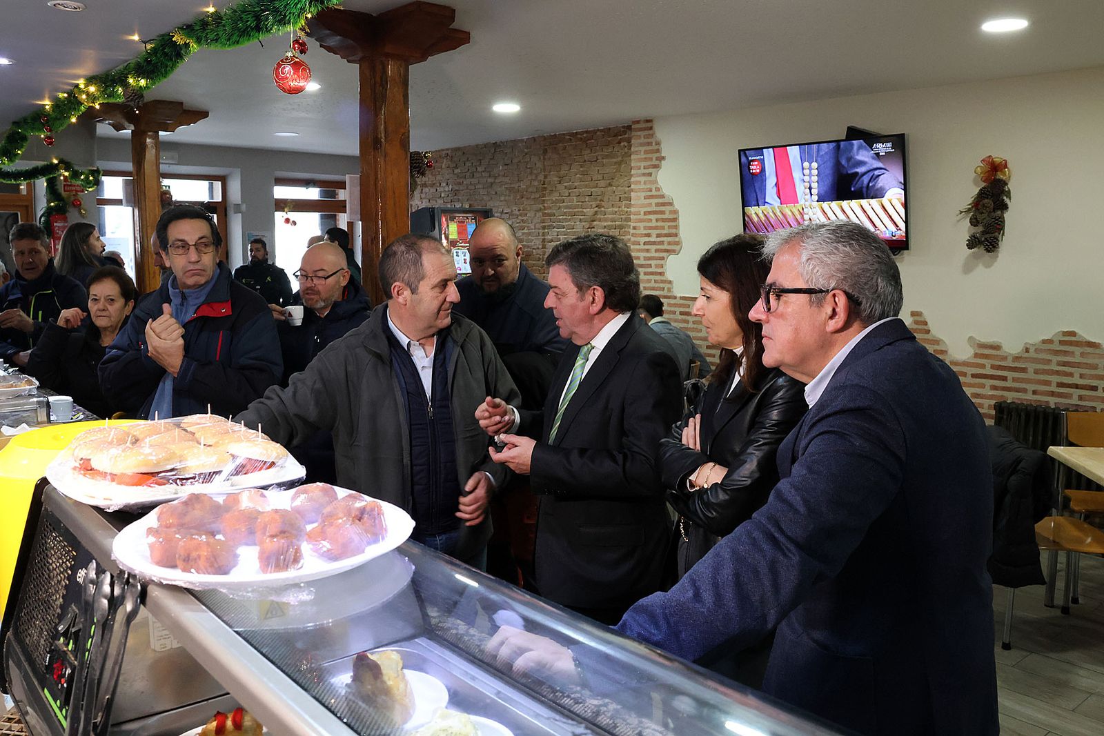 El consejero de la Presidencia, Luis Miguel González Gago, hace un balance de las ayudas de la Junta de Castilla y León a bares y centros de ocio