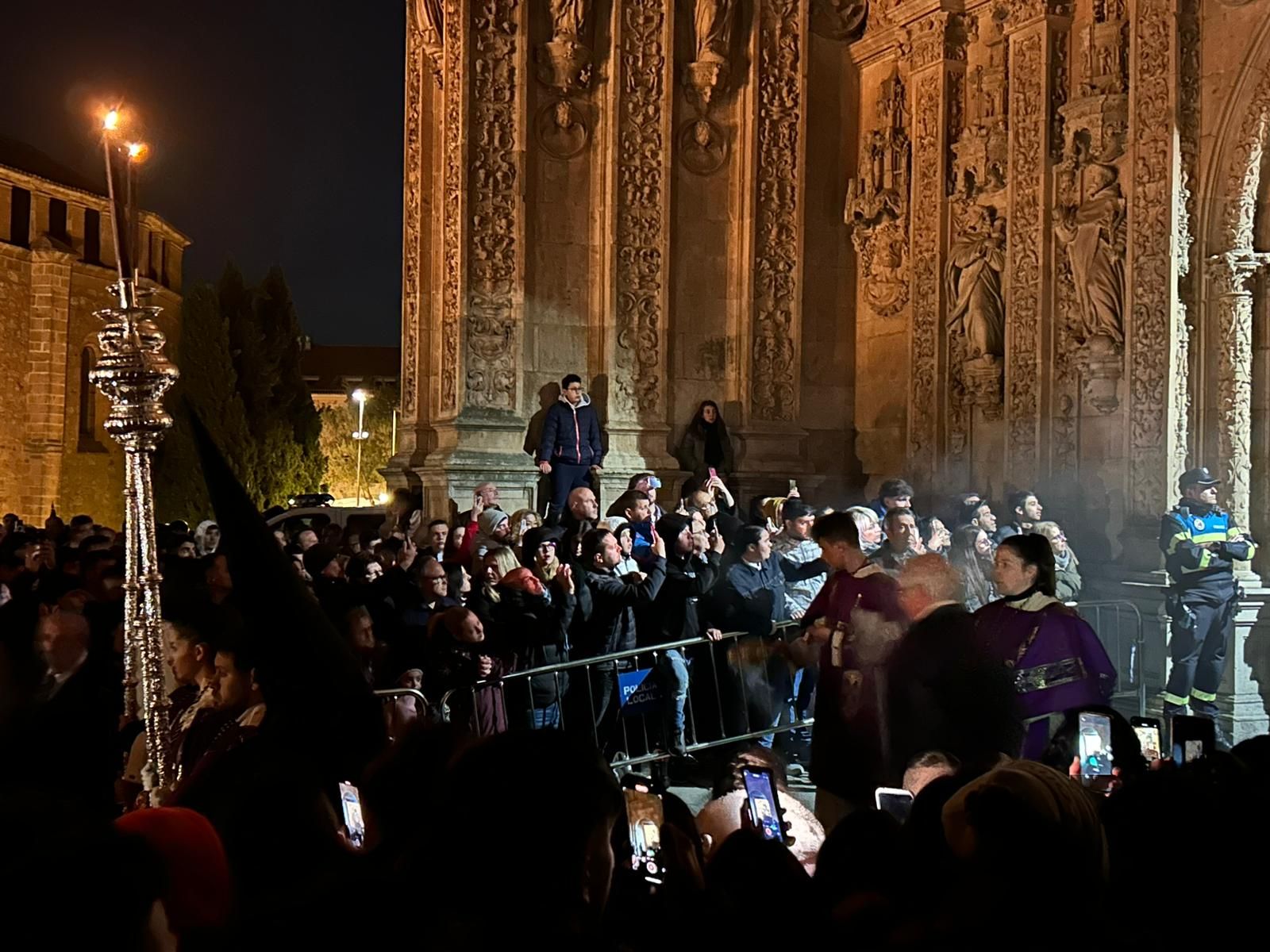 procesion-de-la-hermandad-dominicana-en-la-madrugada-del-viernes-santo-5