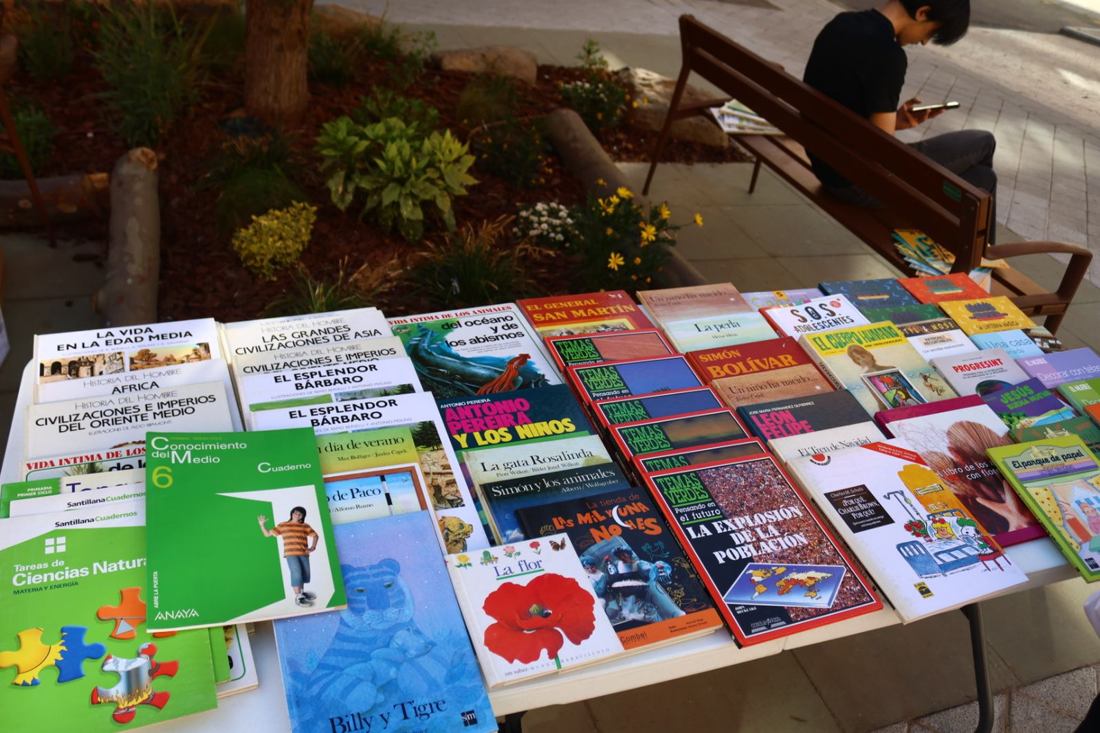 Cuentacuentos y quedada de lectura en el Barrio del Oeste