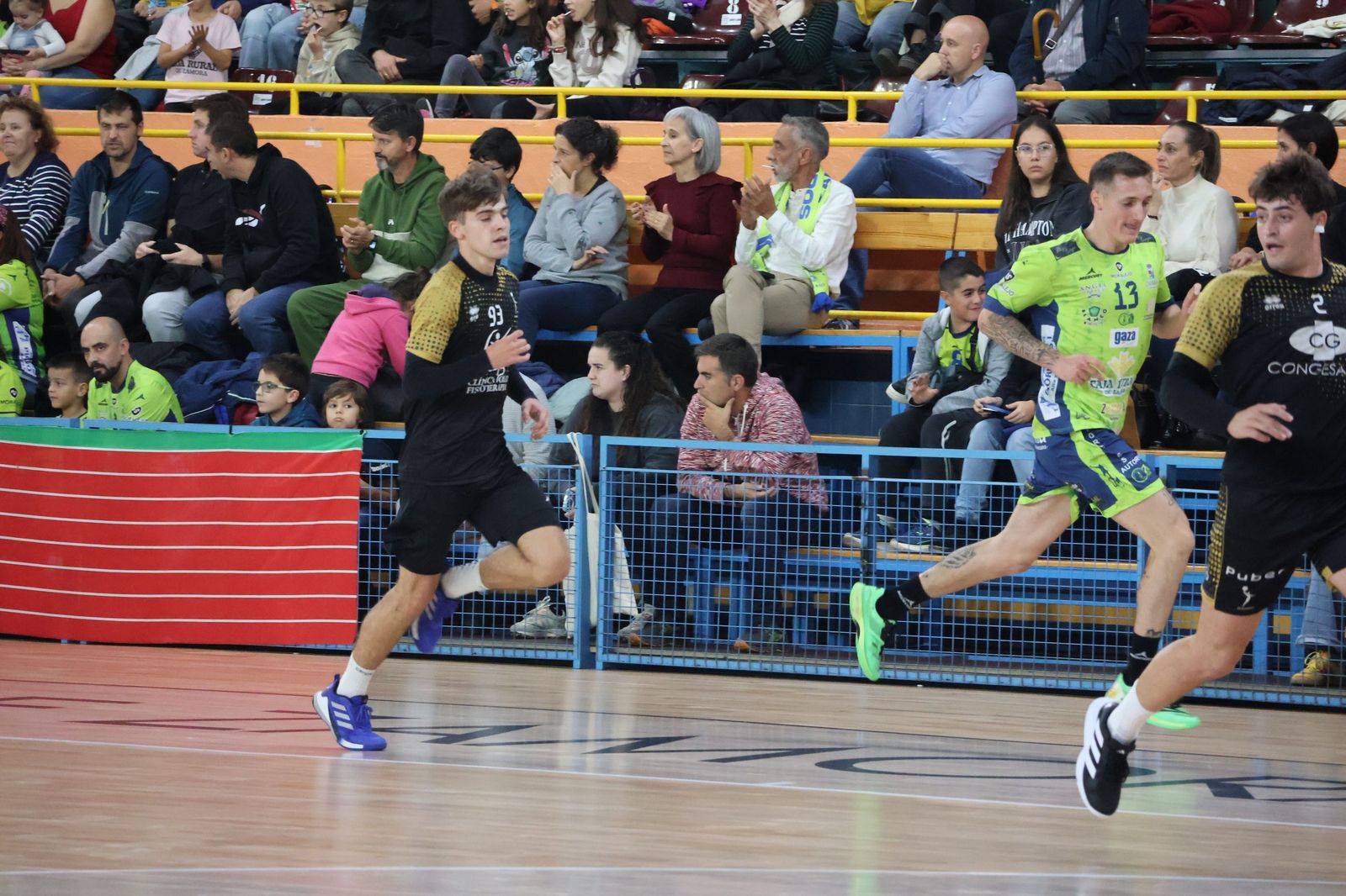 GALERÍA | El BM Zamora recibe en casa al Ciudad de Salamanca en un duelo muy ajustado