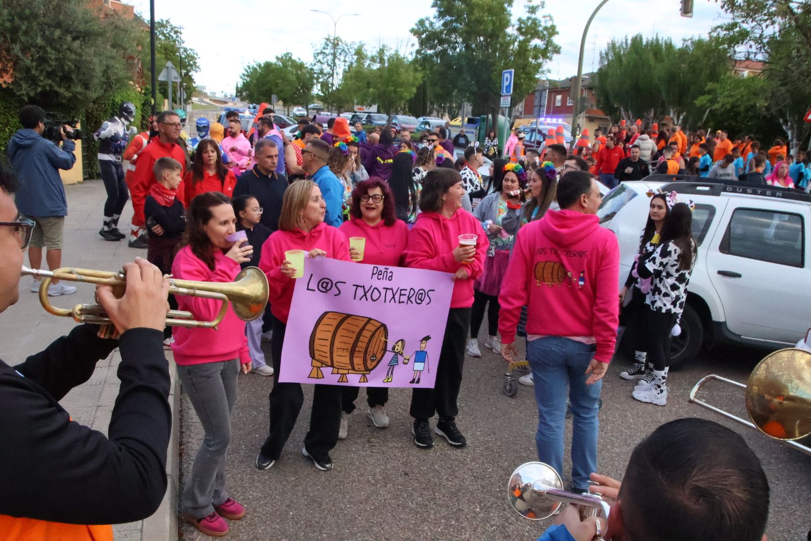  Villamayor, concentración y pasacalles de grupos y peñas