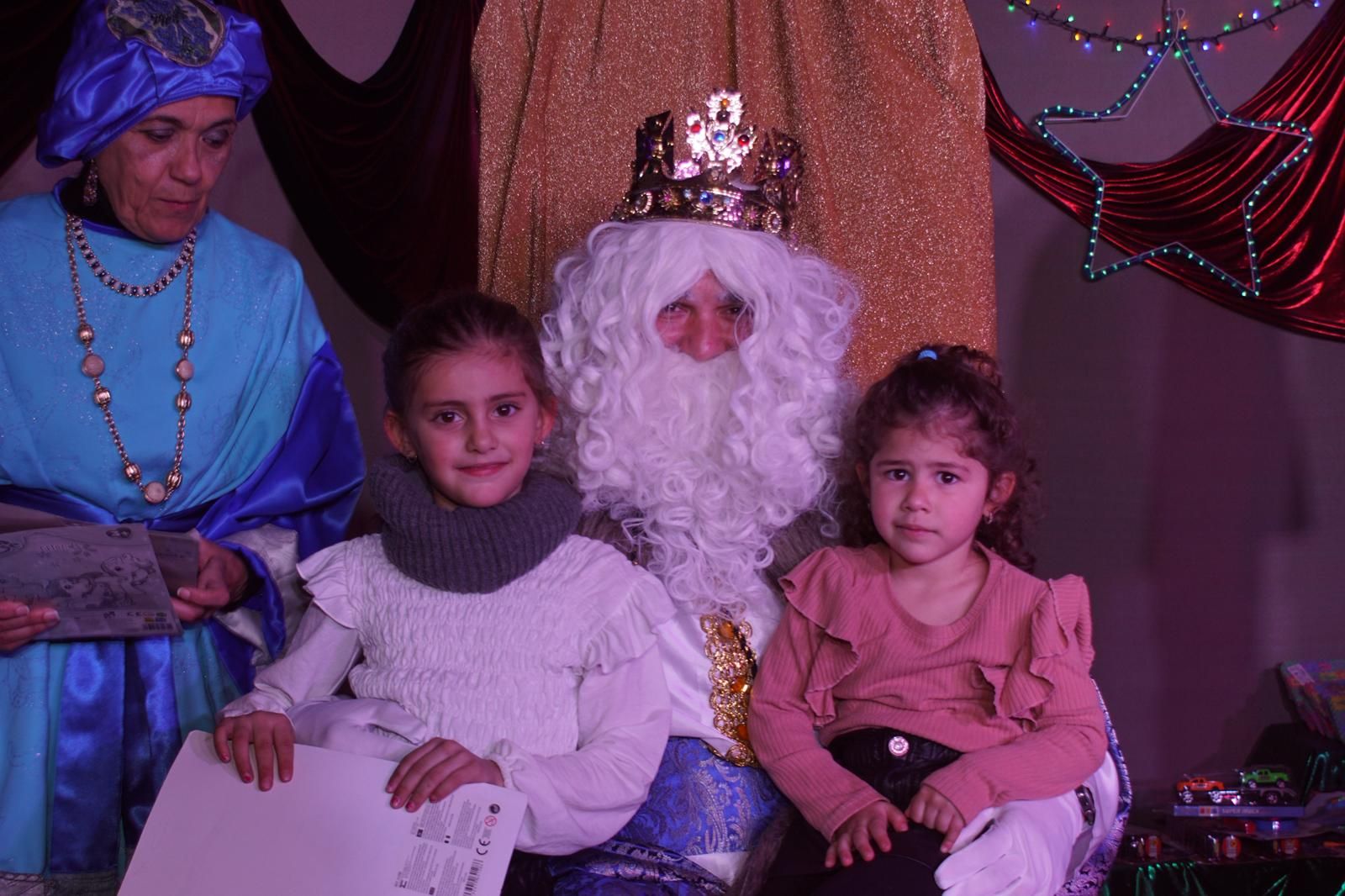 Los Reyes Magos reciben las cartas de los niños de El Encinar