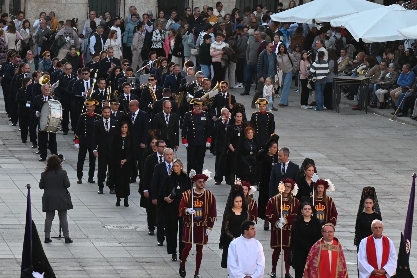 El Santo Entierro vuelve a unir en un acto de fe a las siete cofradías de Ciudad Rodrigo