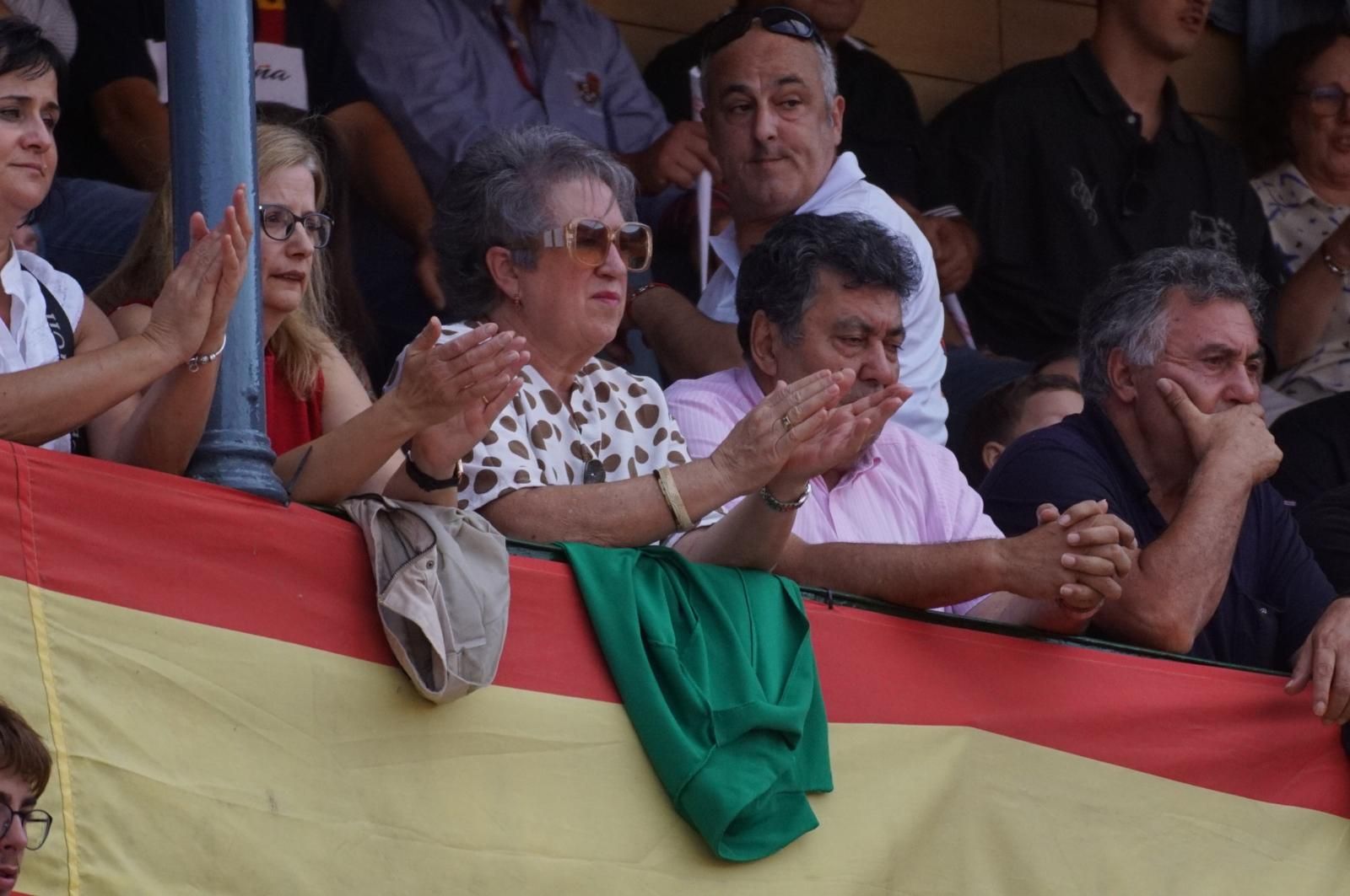 Expectación por ver los caballos de rejoneo en La Glorieta: imágenes del ambiente en los tendidos y en el patio de cuadrillas
