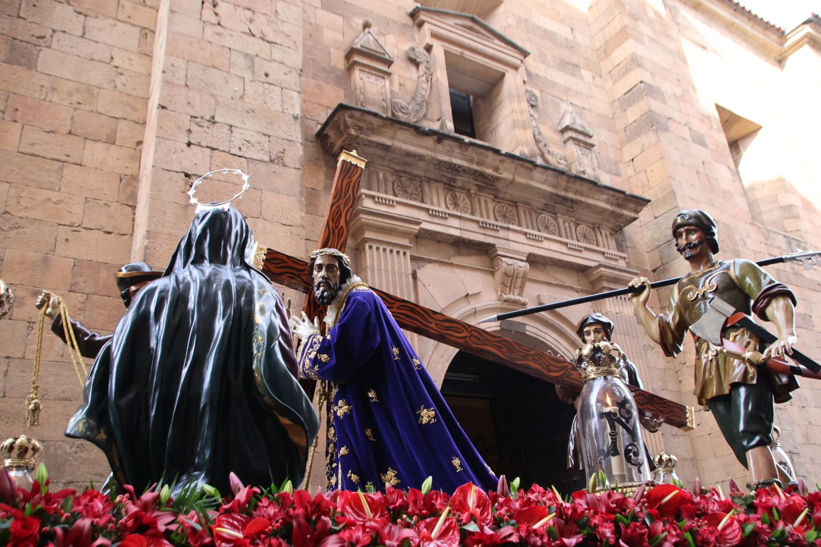 La procesión del Nazareno deslumbra a Salamanca como muestra de historia y devoción tras años suspendiéndose