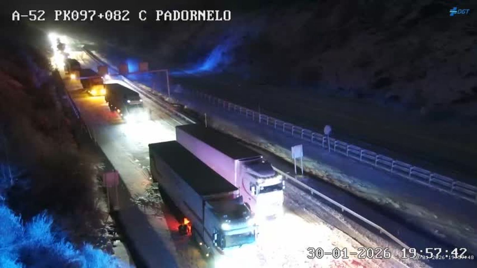 Imagen de camiones embolsados en la A 52