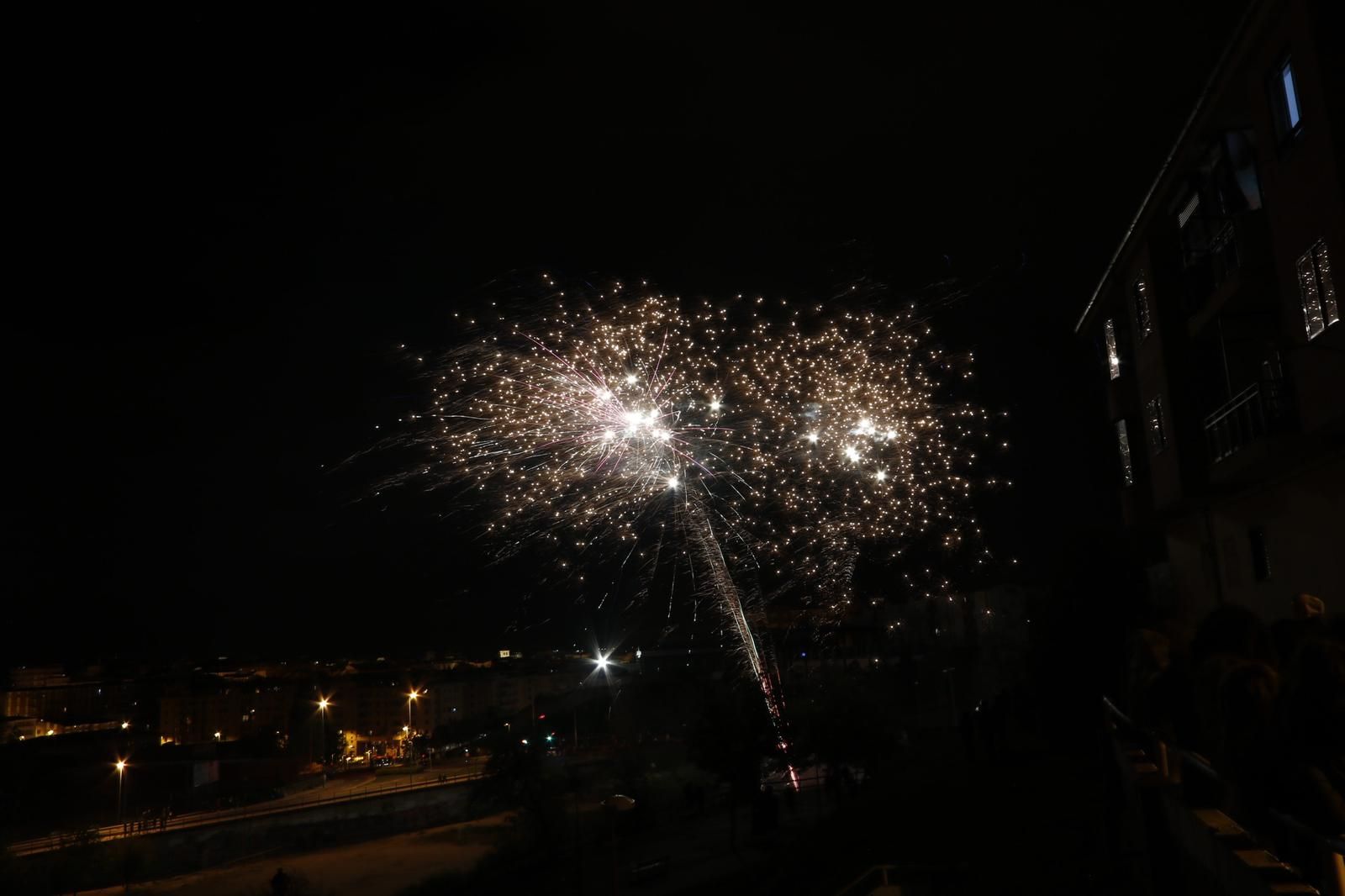 San José Obrero ilumina la noche con unos espectaculares fuegos artificiales Foto: Víctor Garrido