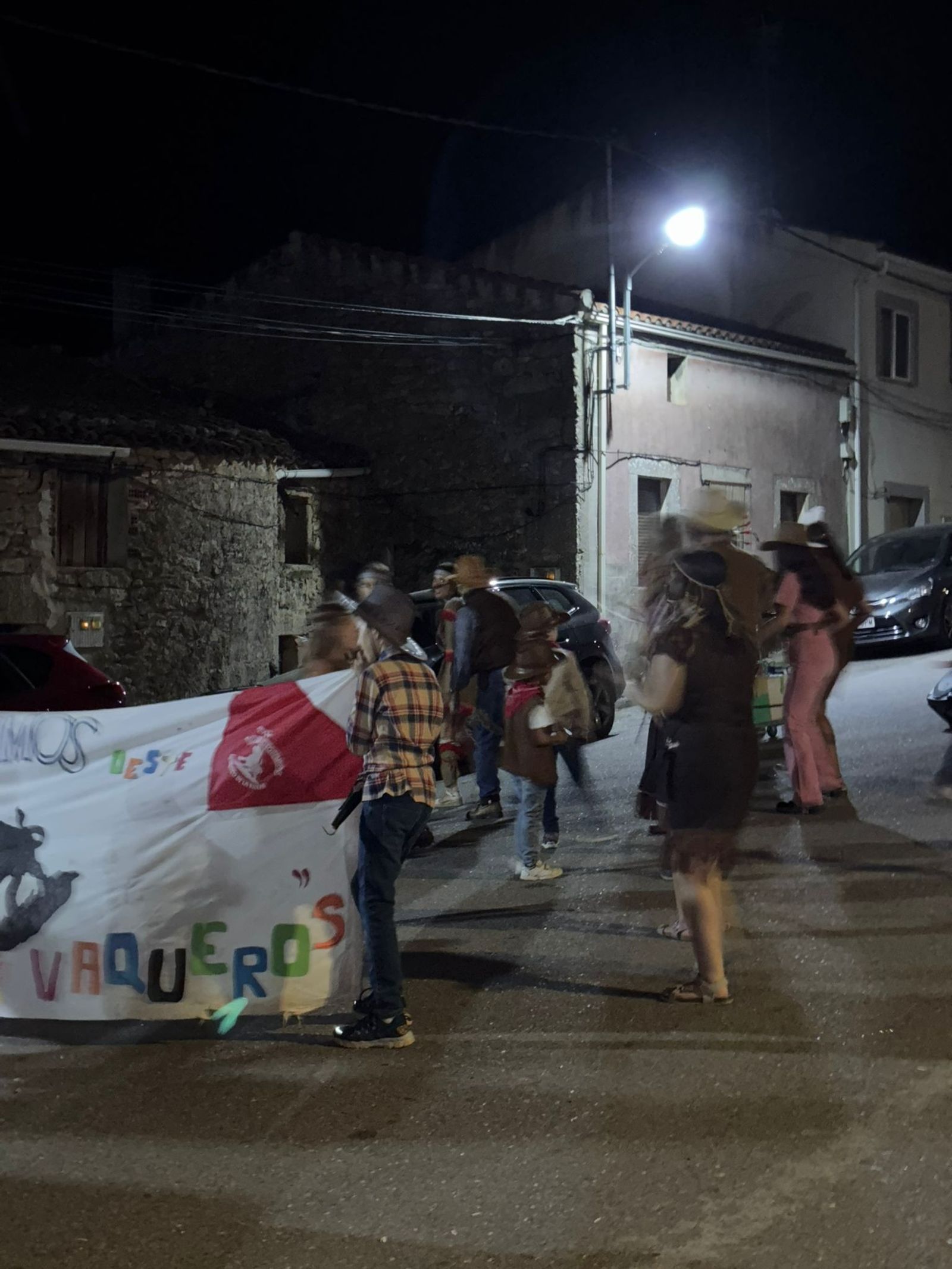 Desfile de peñas en Masueco 2025